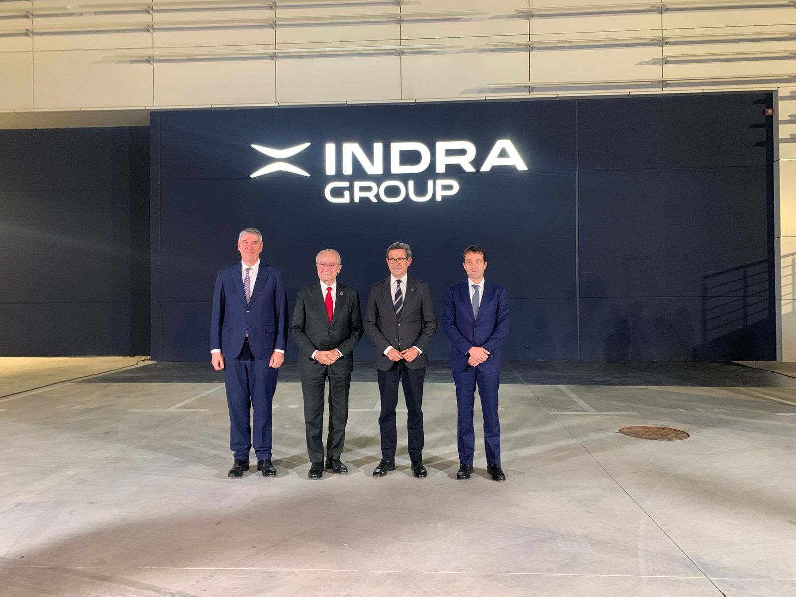 José Vicente de los Mozos, CEO de Indra Group; Francisco de la Torre, alcalde de Málaga; Jorge Paradela, consejero de Industria de la Junta de Andalucía; y Ángel Escribano, presidente ejecutivo de Indra