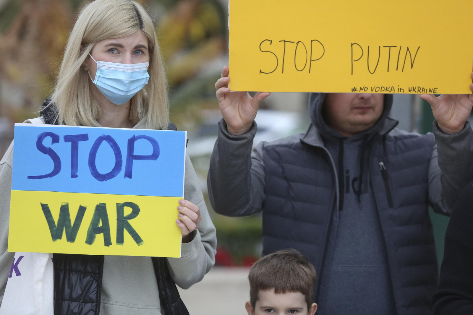 Las fotos de la concentración en Málaga para implorar la paz