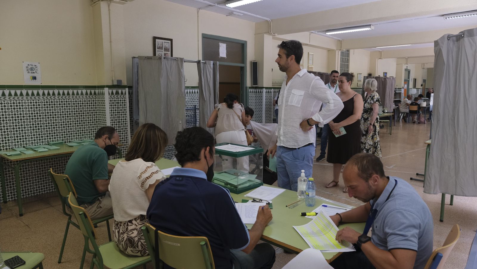 Imágenes de la votaciones en Almería al parlamento andaluz