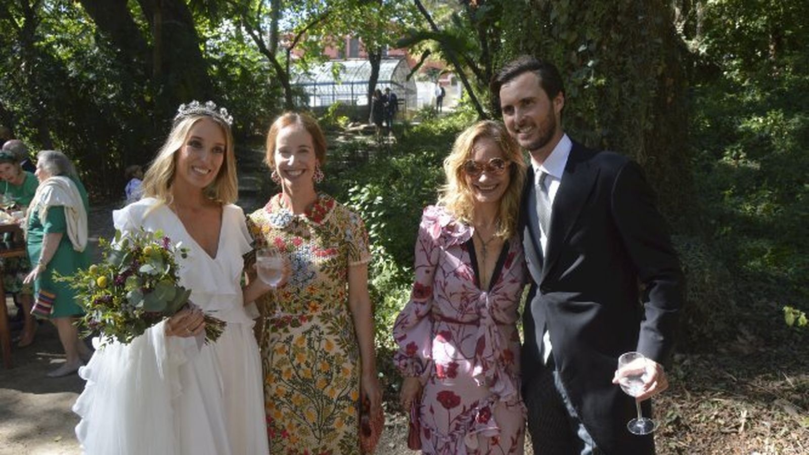 El nuevo matrimonio Blázquez Ruiz con sus primas Teresa y Jimena Blázquez Abascal.