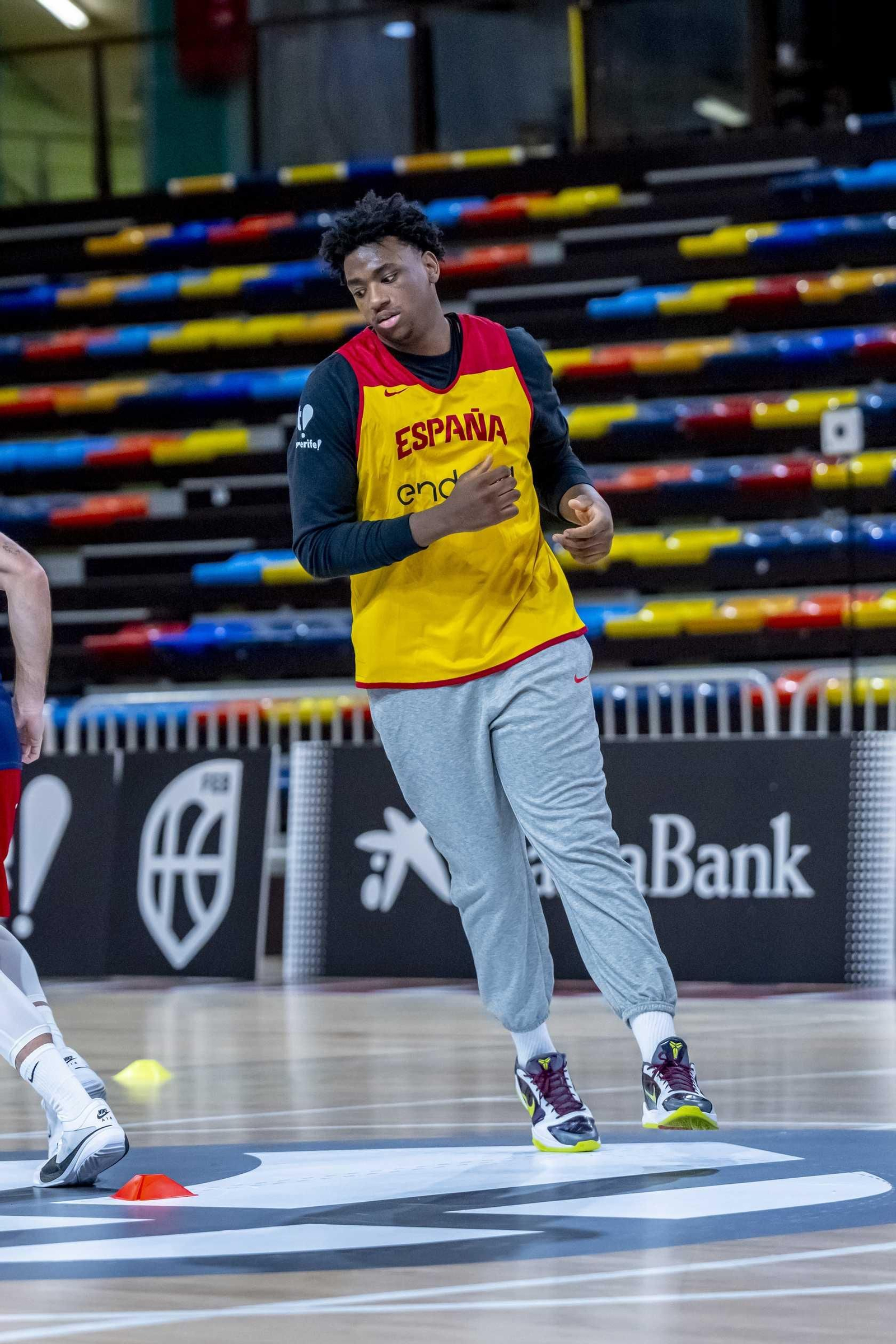 Alberto Díaz, Francis Alonso y Paco Aurioles, en la primera España de Chus Mateo