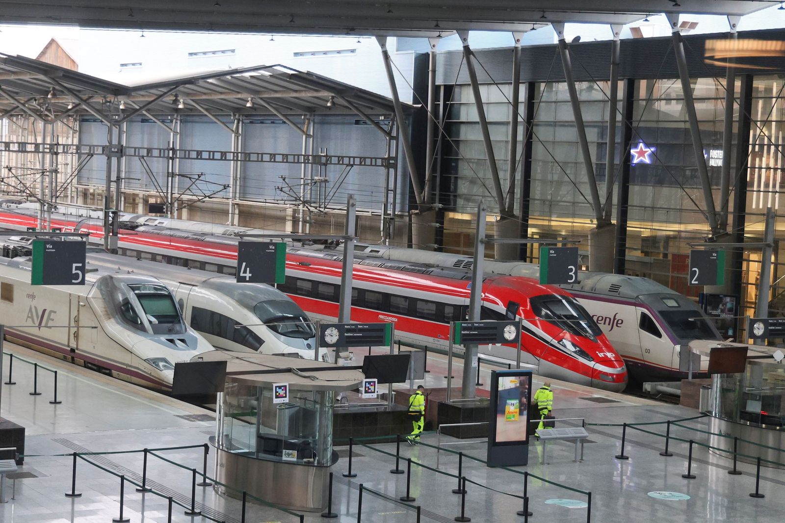 Trenes de alta velocidad estacionados en María Zambrano.