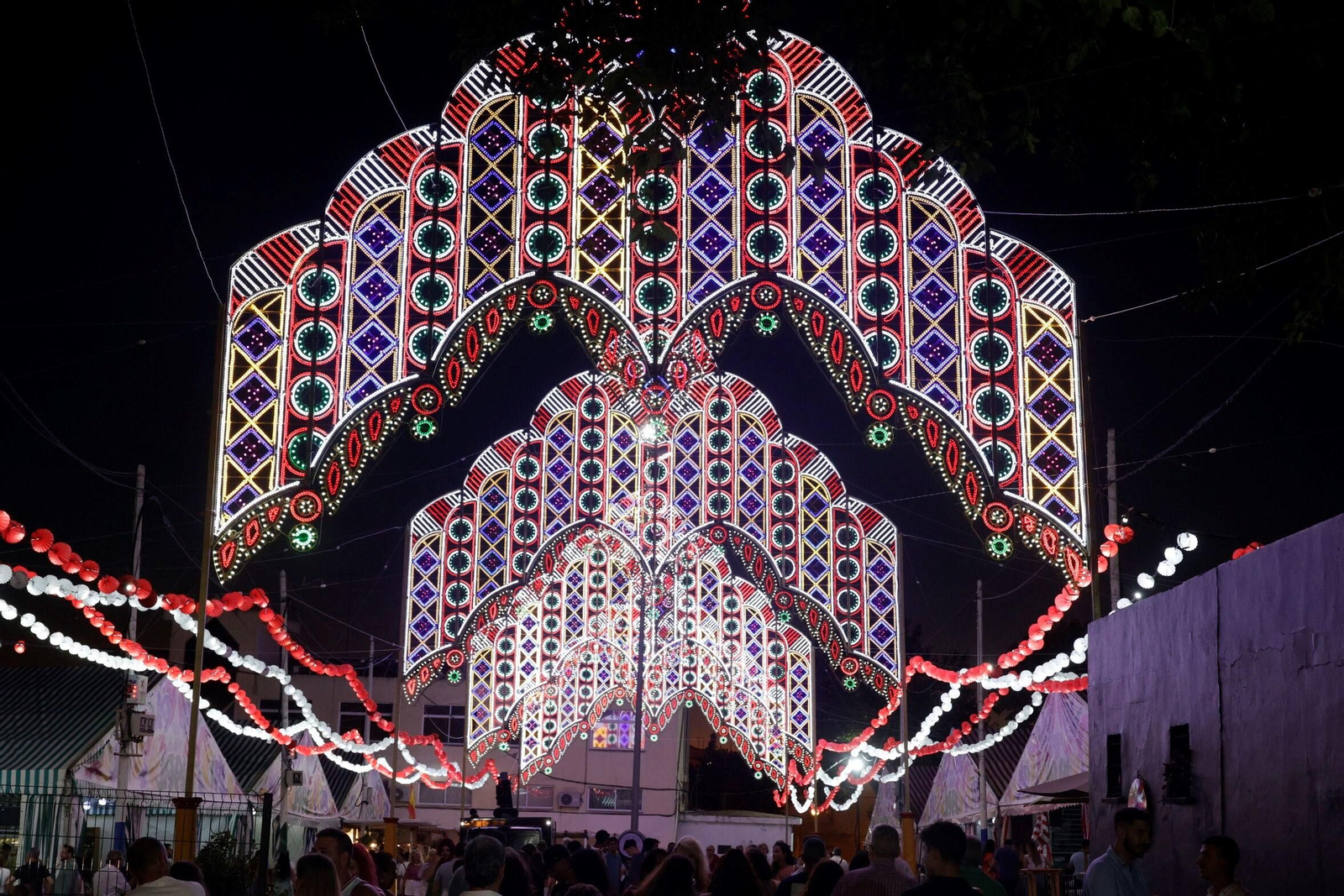 Las imágenes de la primera noche de la Feria del Carmen y de la Sal en San Fernando Las imágenes de la primera noche de la Feria del Carmen y de la Sal en San Fernando