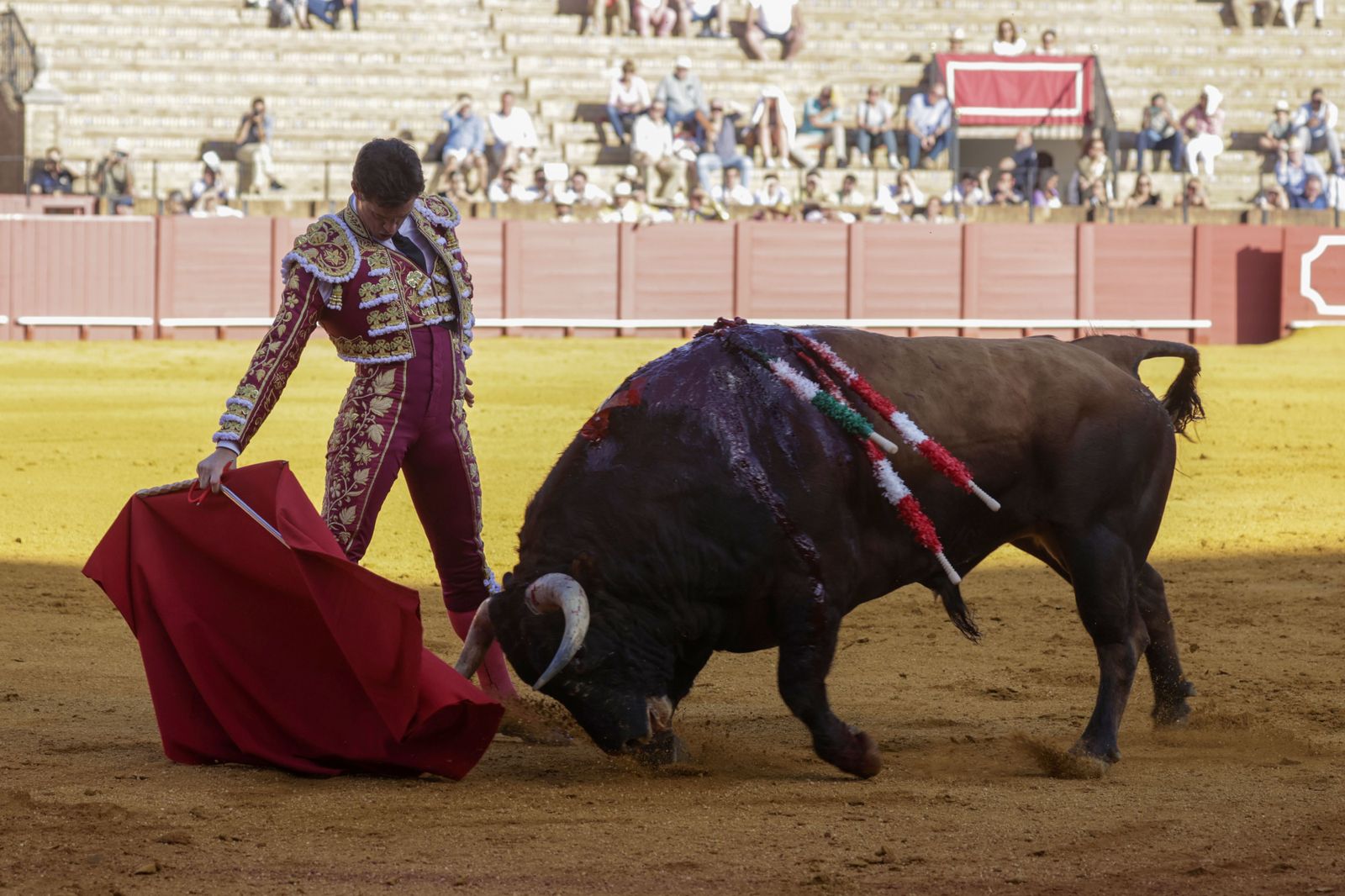 Las Imágenes de la cuarta corrida de abono en la Maestranza de Sevilla