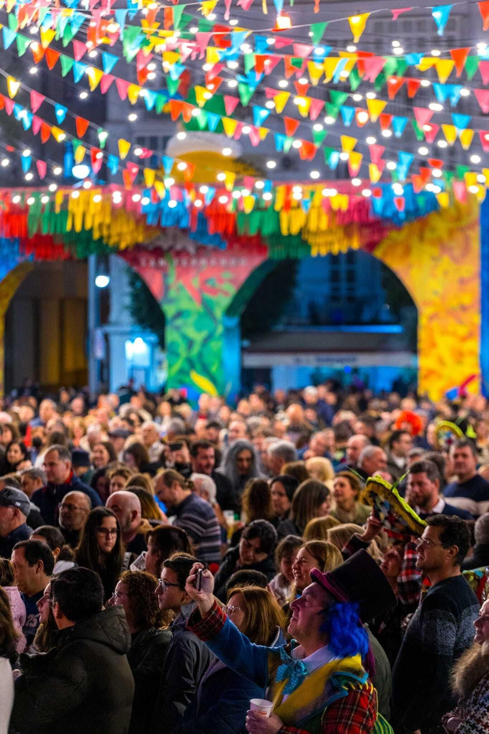 La noche de coros (y otras agrupaciones) en el Carnaval de San Fernando, en imágenes.