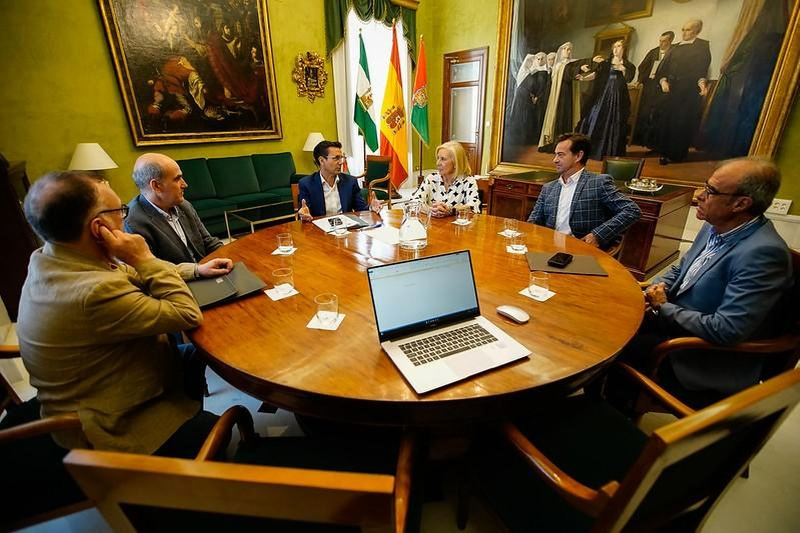 Reunión para la firma del protocolo.