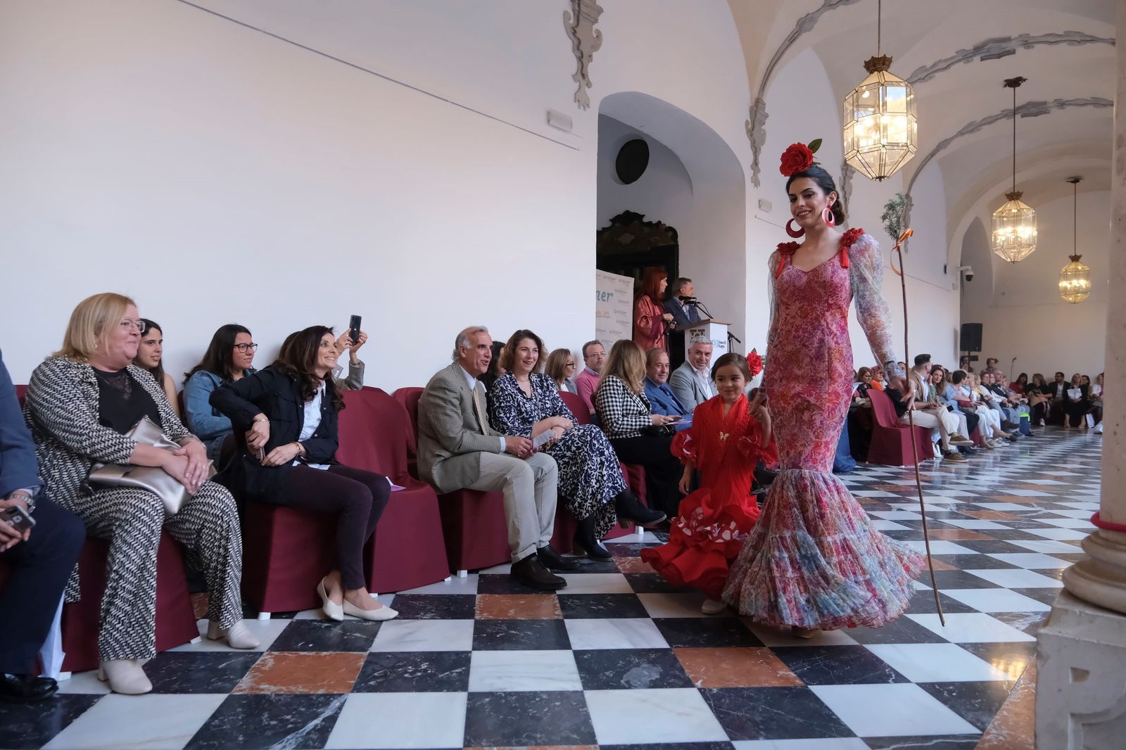El desfile benéfico de la Asociación Alzheimer Córdoba 2023, en imágenes