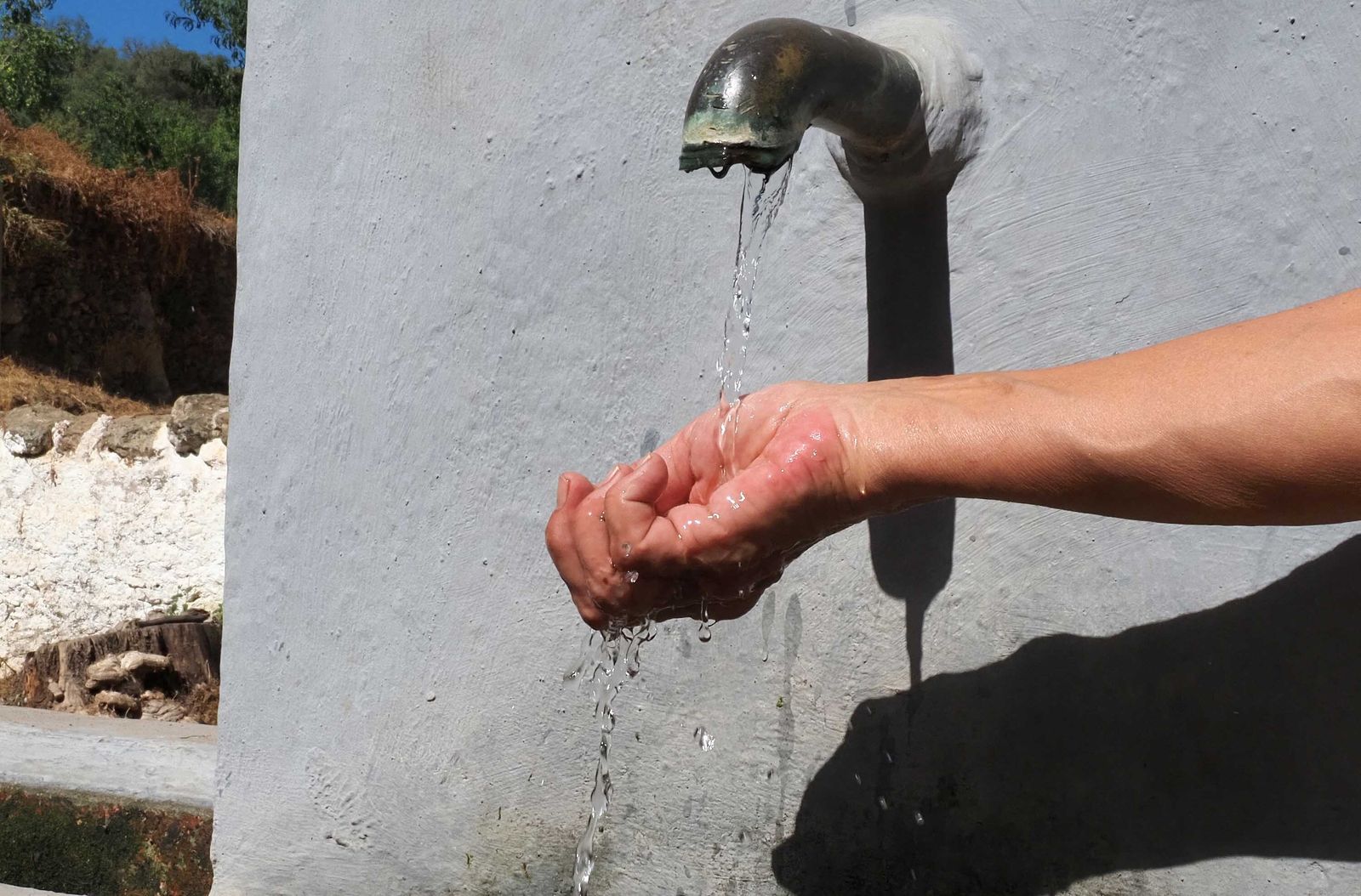 Imagen de archivo de un grifo con agua.