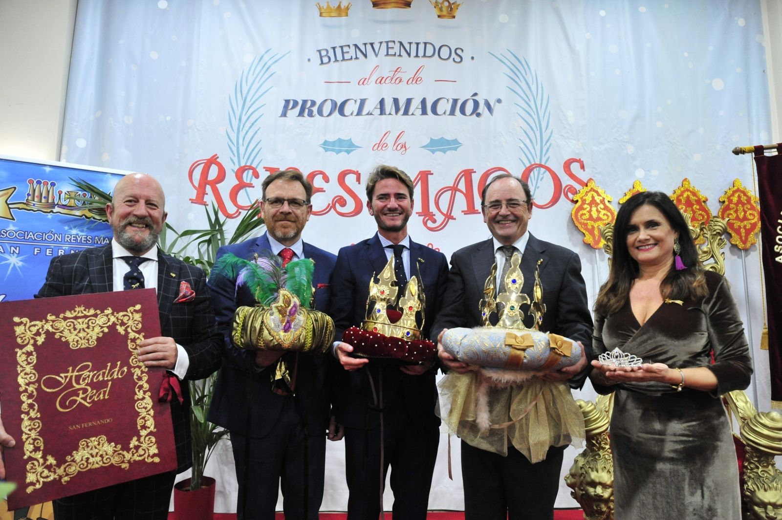 De izquierda a derecha, José María García Merino (Heraldo), Antonio Gordillo (Baltasar), Fernando Carrillo (Gaspar), Miguel Cano (Melchor) y Yolanda Coto (Estrella de Oriente).