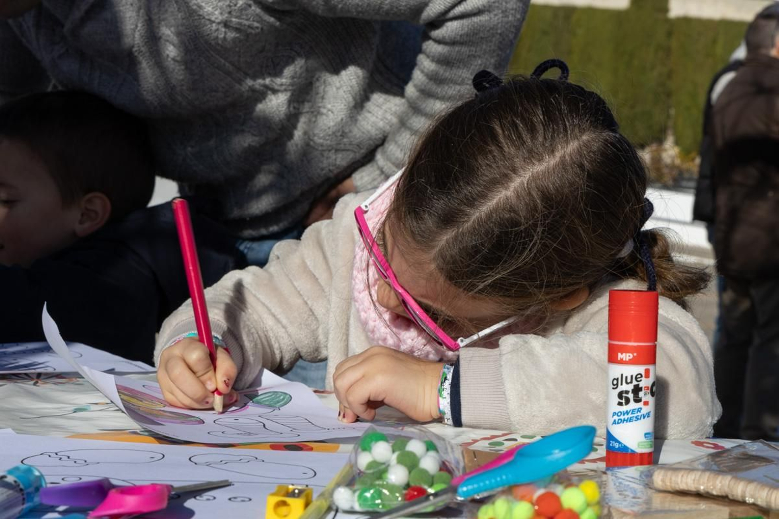 Chocolatada solidaria, caravana de coches, campanadas infantiles y juegos para los más pequeños en Monte Lope Álvarez
