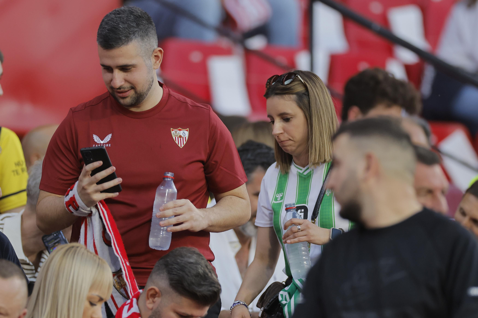 Búscate en las fotos del Sevilla-Betis