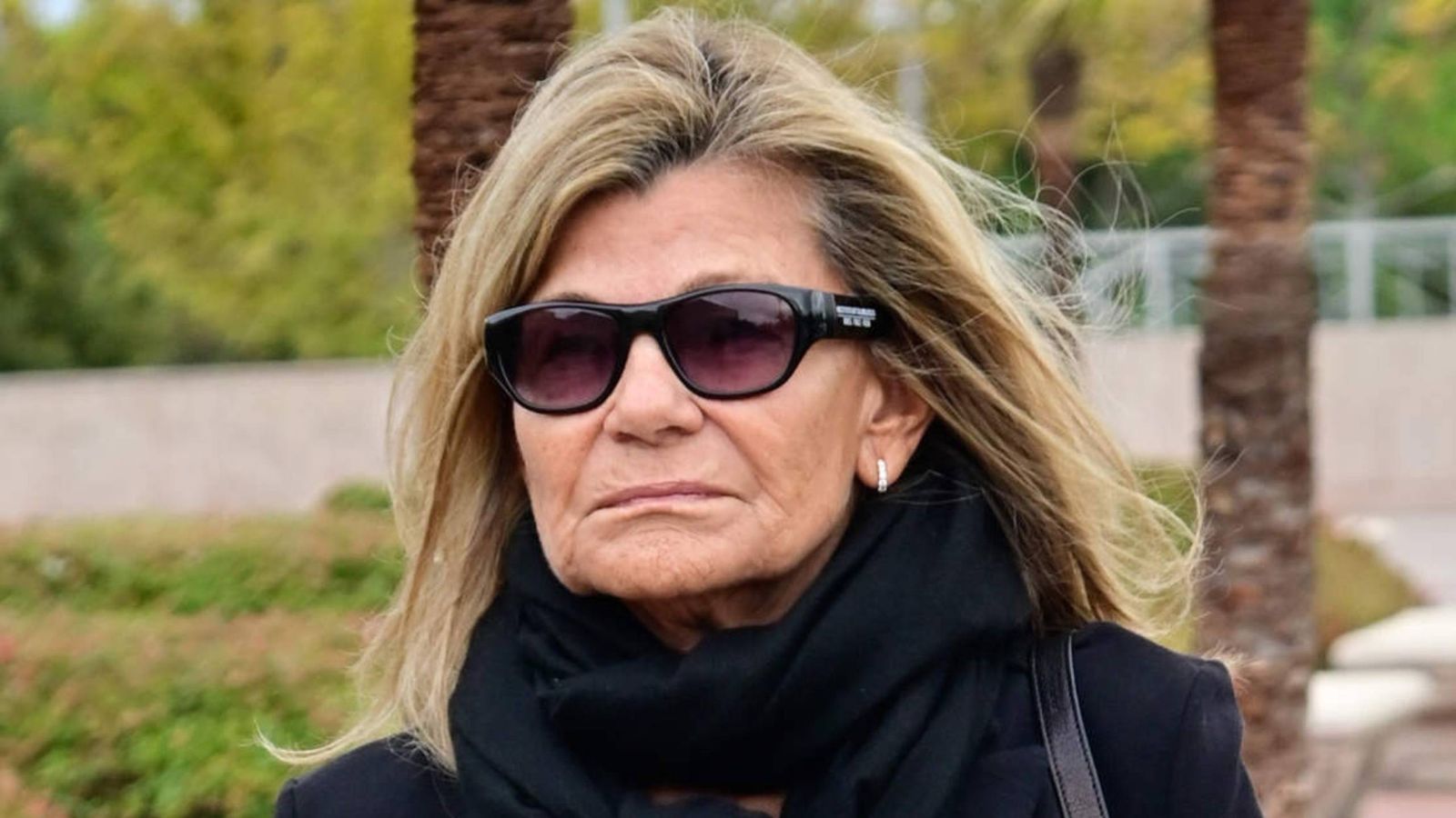 Cari Lapique reaparece desolada tras la muerte de su hija, Caritina Goyanes