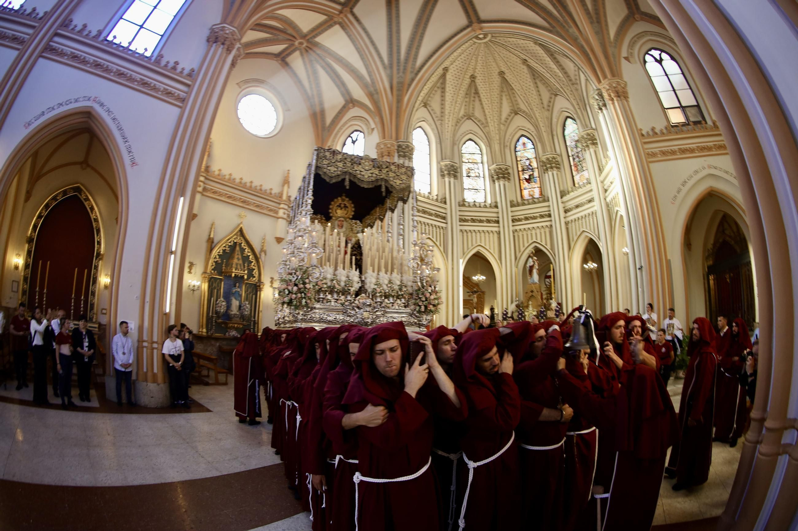 Salud el Domingo de Ramos en Málaga, en imágenes