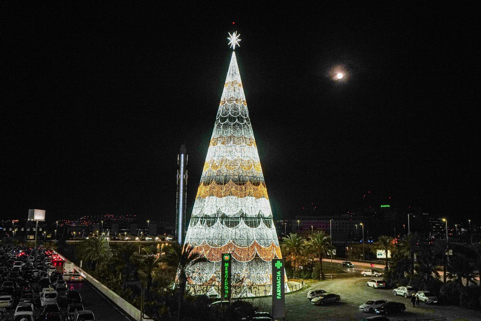 Galería | Granada ya está en Navidad: la fiesta del Nevada Shopping para el alumbrado