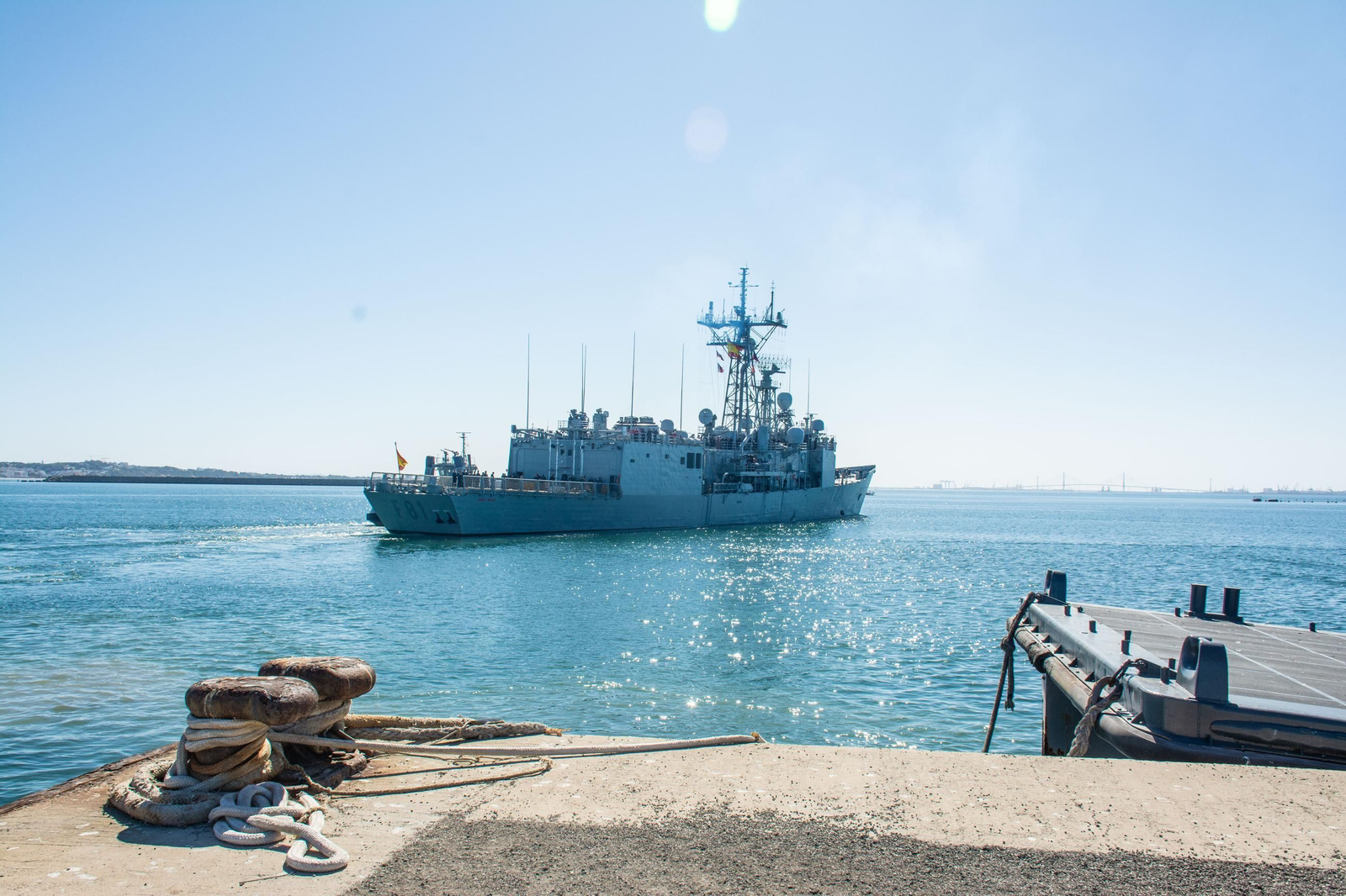 Las imágenes de la despedida de la fragata 'Santa María' de la Armada, rumo a la misión Atalanta