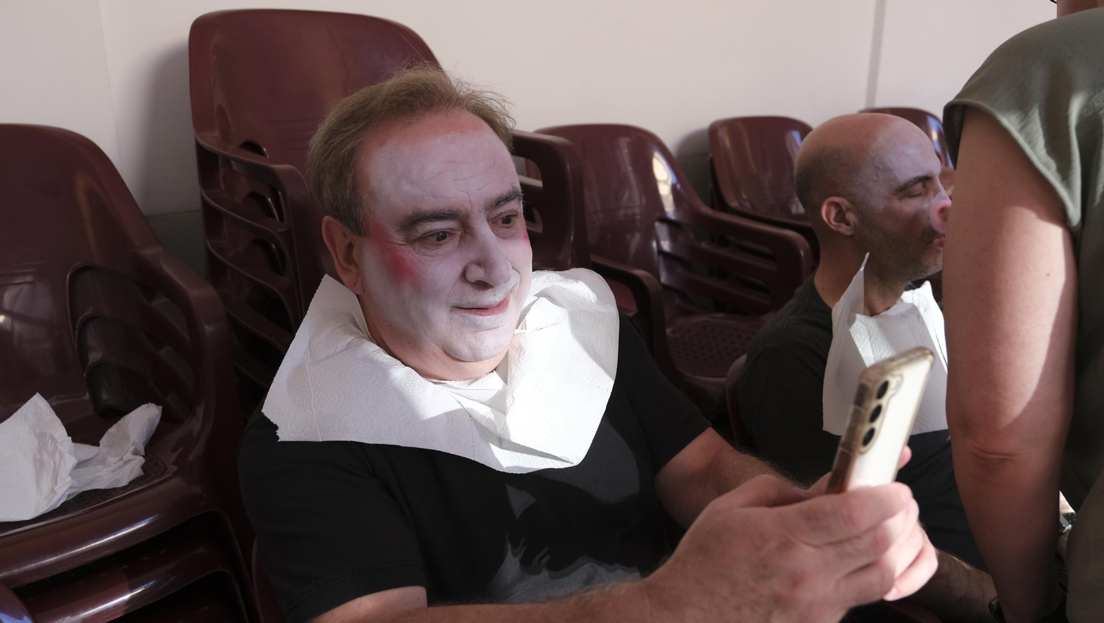 Maquillaje de los alumnos de la academia musical de Vélez Blanco para la ópera, en imágenes