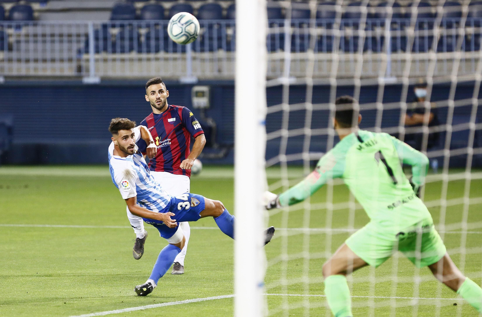 Luis Muñoz, en el partido ante el Extremadura en La Rosaleda.