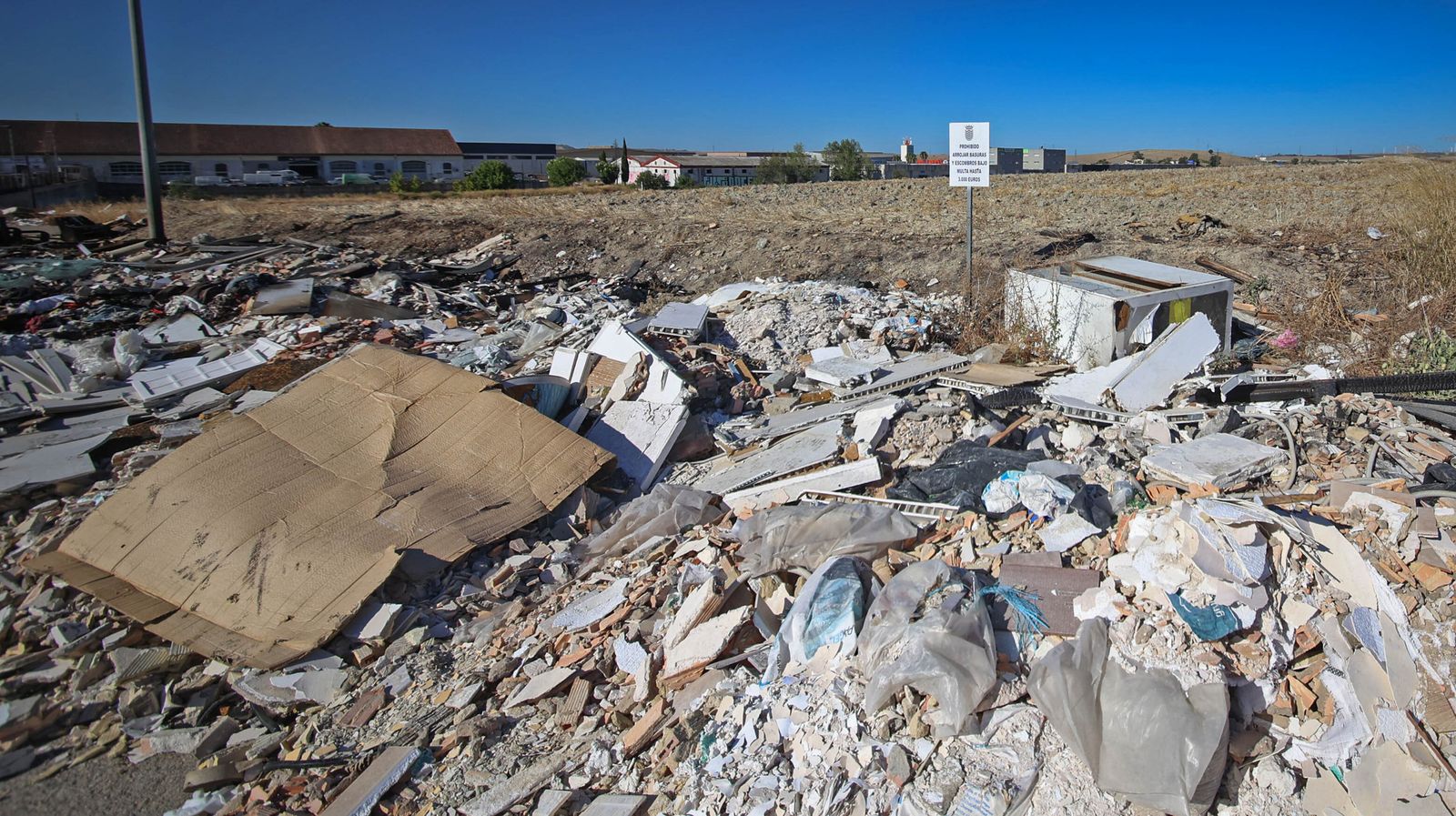 Escombrera ilegal en Jerez