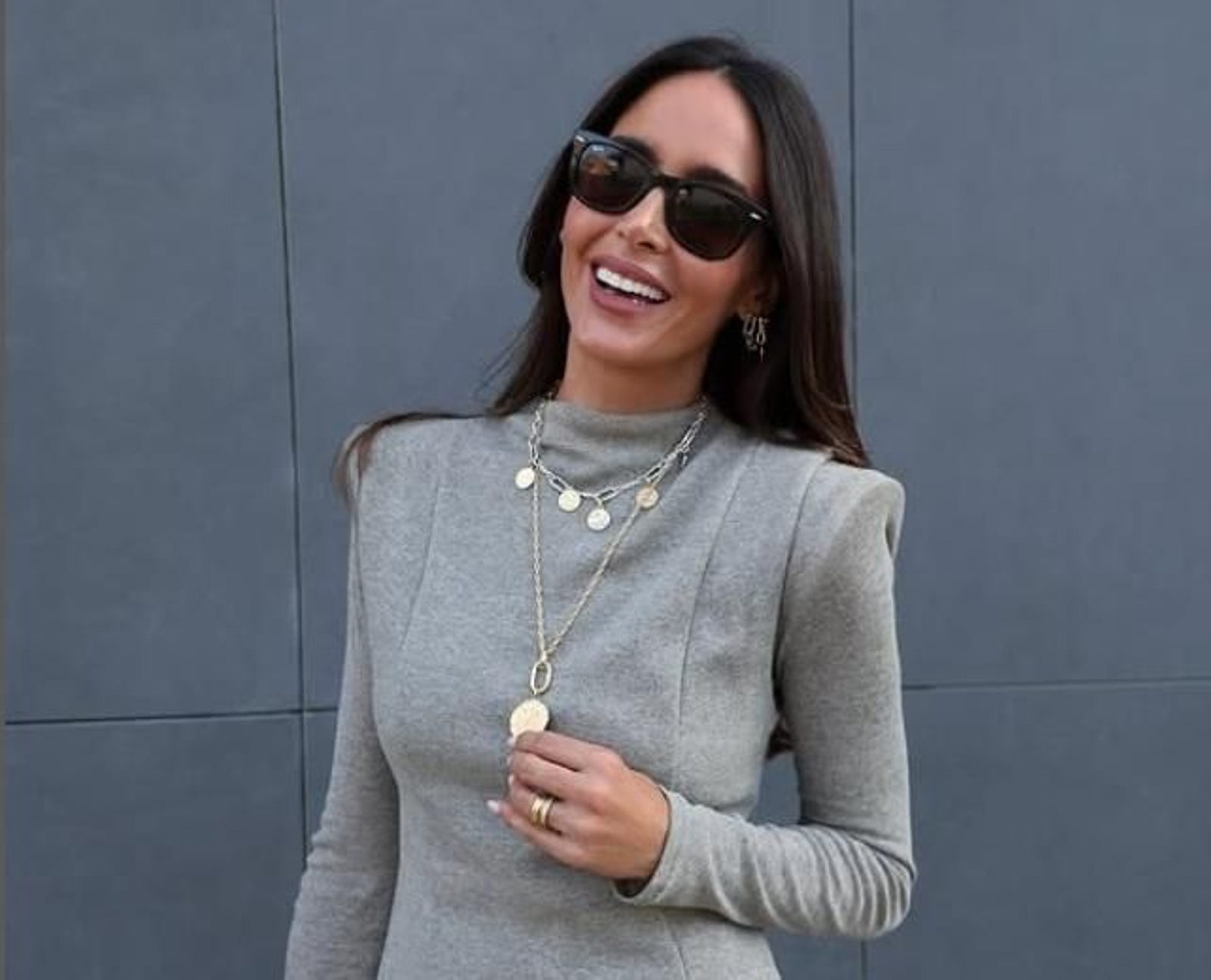 Acaba de llegar a Stradivarius y es un éxito: El jersey finito con truco que estiliza la figura y queda ideal con pantalones de vestir.