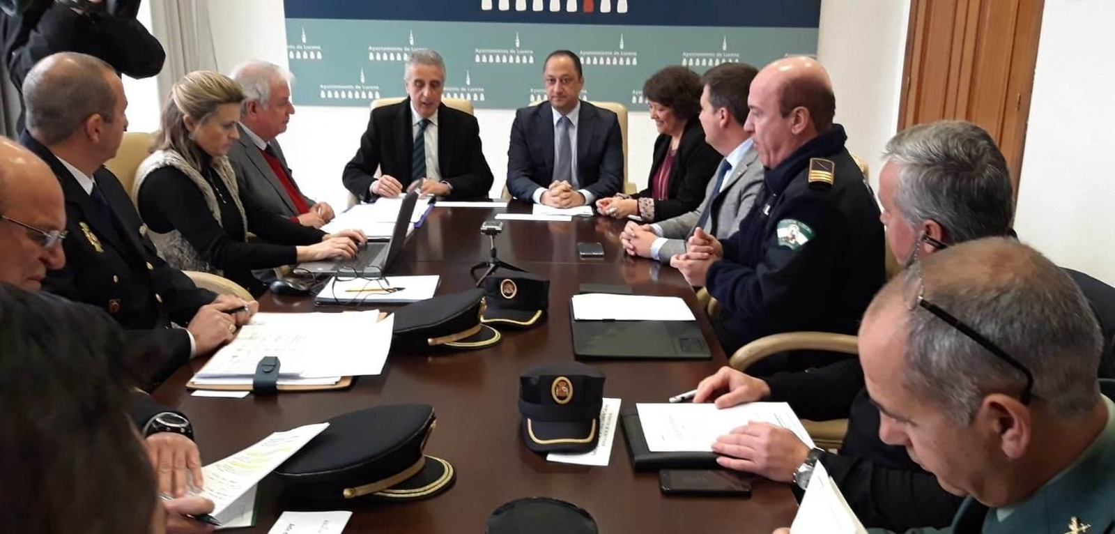 El delegado del Gobierno de Andalucía, en el centro, en la junta local de seguridad de Lucena El delegado del Gobierno de Andalucía, en el centro, en la junta local de seguridad de Lucena