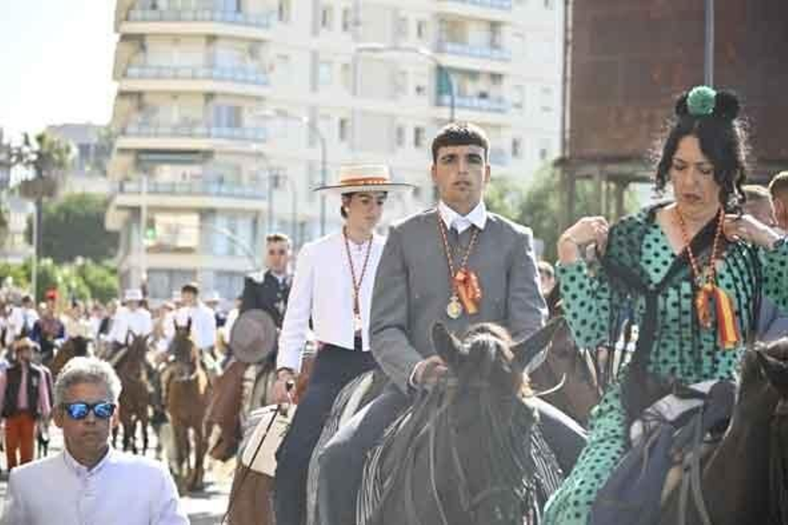 Las mejores imágenes de los peregrinos en la salida de Emigrantes