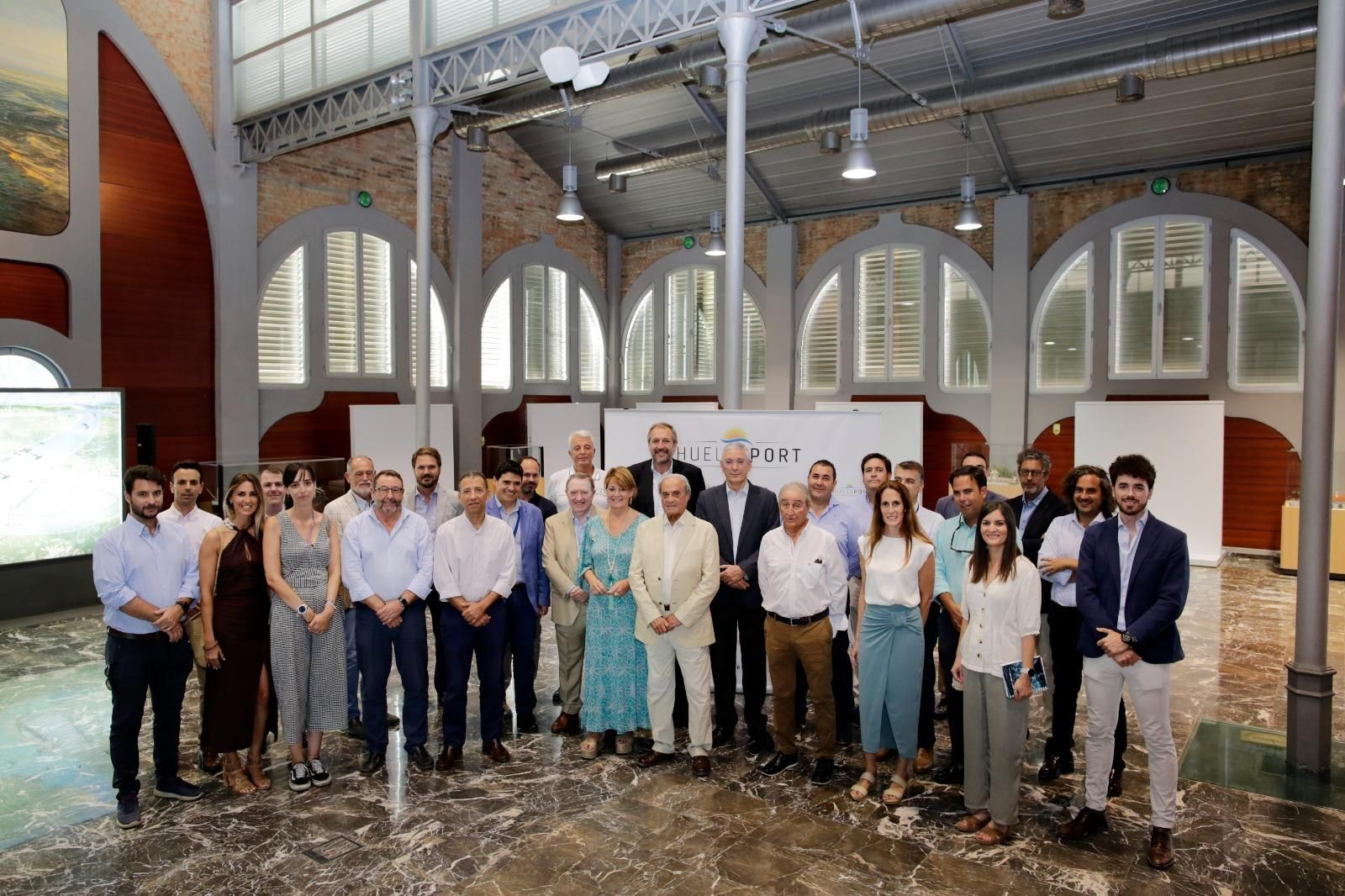 Minutos antes de la asamblea de HuelvaPort.