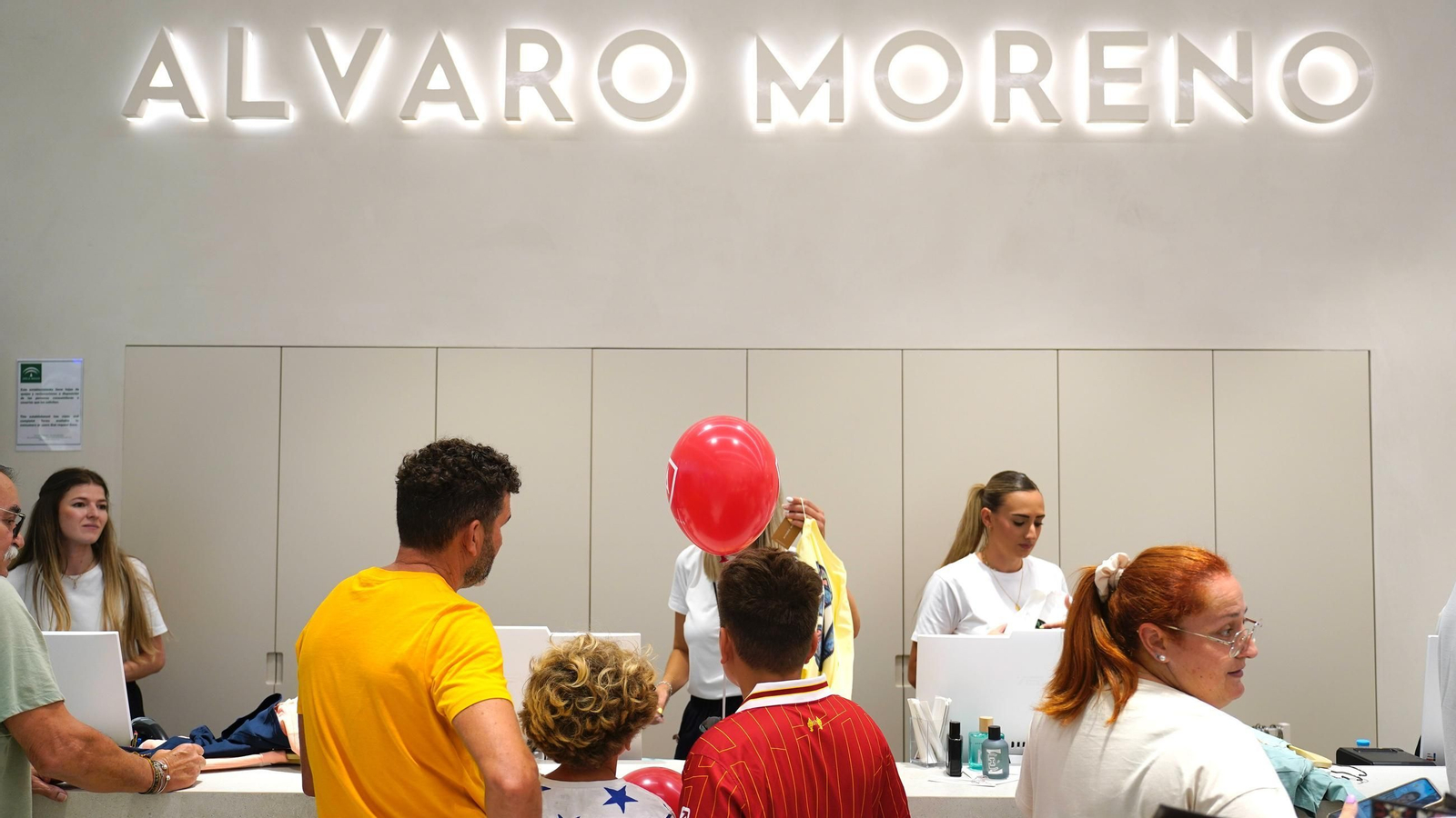 Fotos de la apertura de la marca Álvaro Moreno en el Centro Comercial Puerta Europa de Algeciras