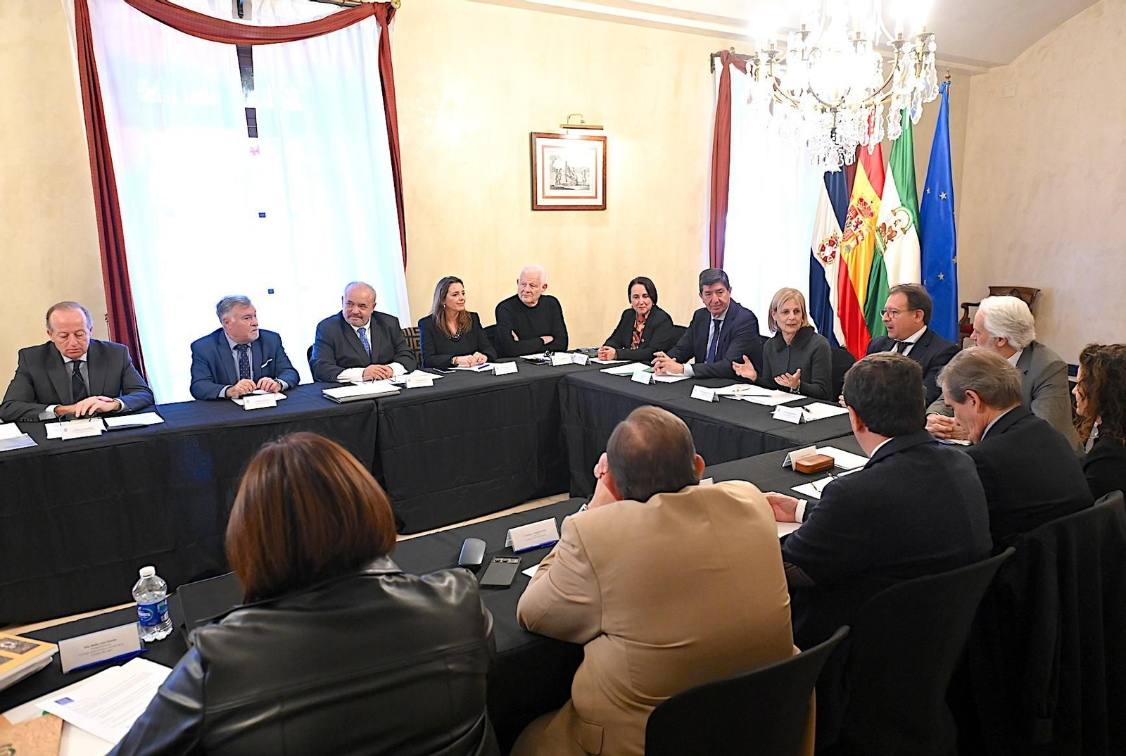 Una imagen de la reunión celebrada en el Salón Noble del Ayuntamiento.