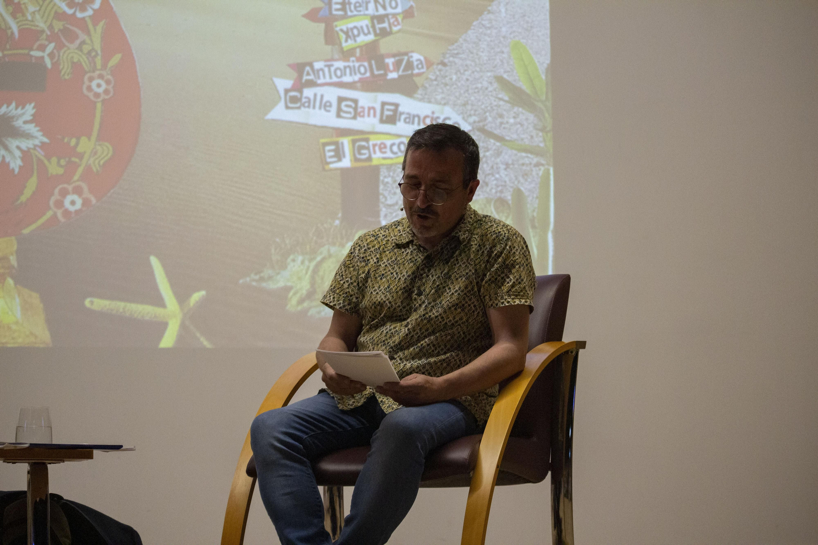 Fotos de la presentación del disco "Las Huellas de Dios" de José Carlos Gómez en la UCA
