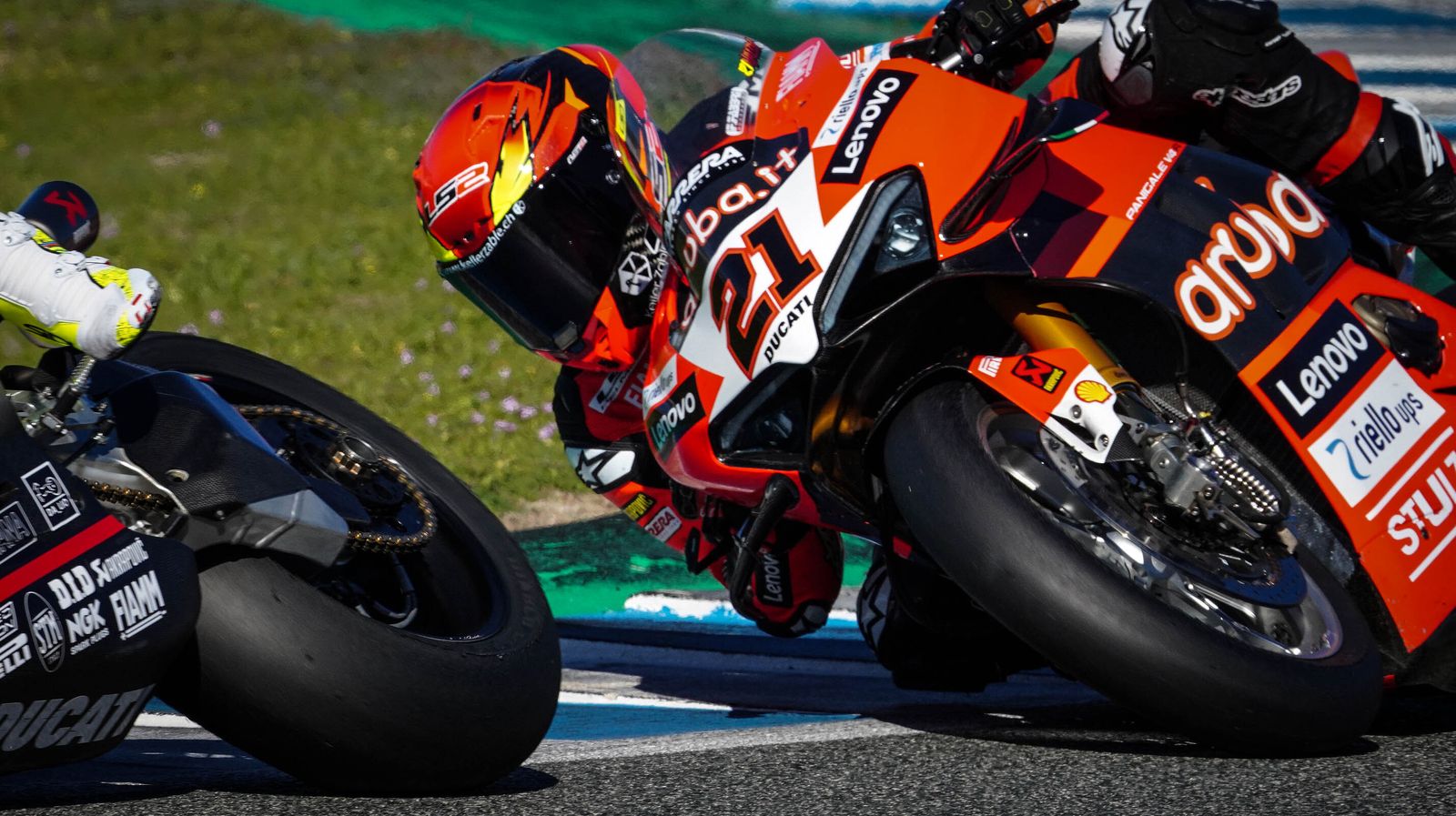 Álvaro Bautista estrena su numero 1 en las pruebas de SBK en Jerez