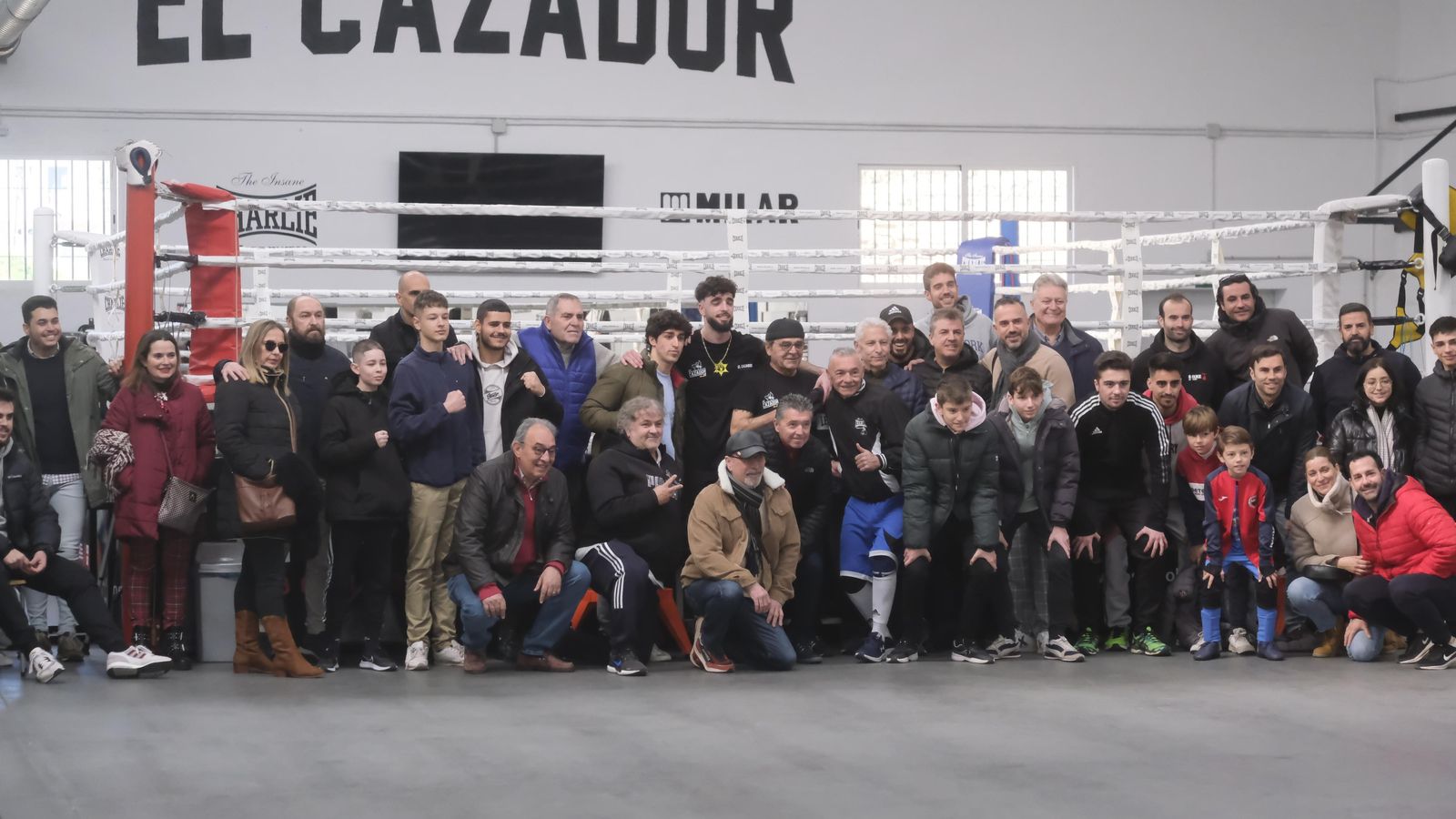 Jose Luis Navarro Jr junto a sus aficionados.