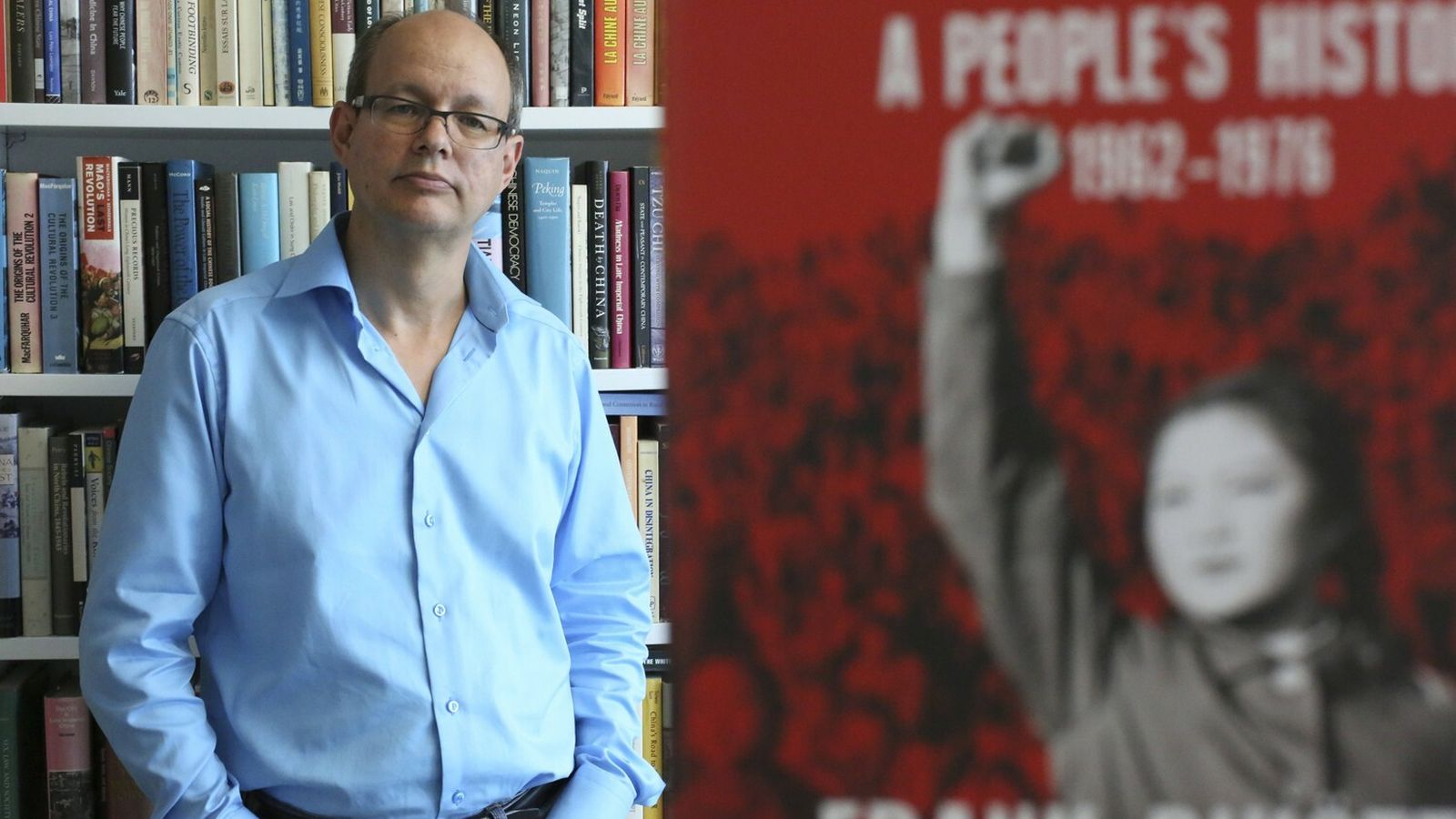 Frank Dikötter (Stein, Limburgo, Países Bajos, 1961) es catedrático de Humanidades en la Universidad de Hong Kong y profesor de Historia Moderna de China en la Universidad de Londres.