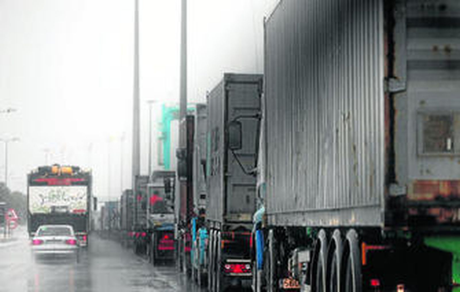 Camiones a la salida del puerto de Algeciras.