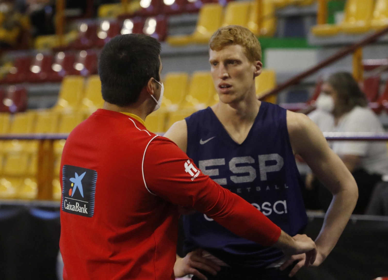 La selección española de baloncesto abre el entrenamiento en Córdoba a los más jóvenes, en imágenes