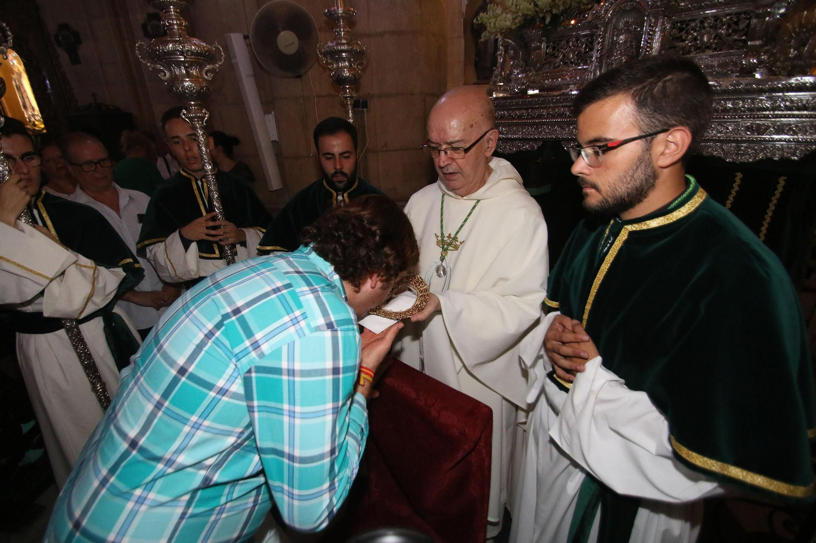 Fotogalería de la retirada de la Virgen del Mar para su restauración