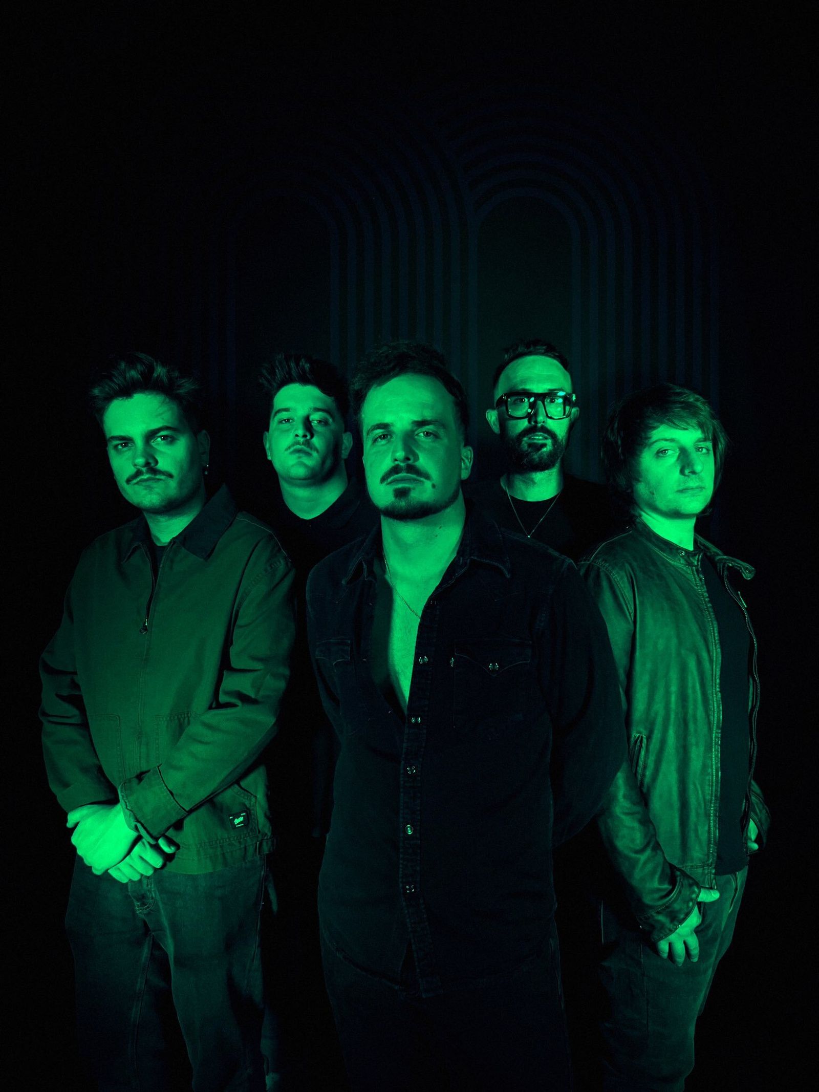 Imagen promocional de Melifluo, con Jaime en el lado derecho.