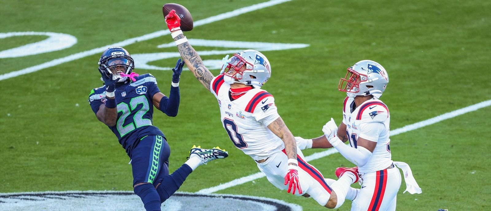 Una imagen de una de las acciones espectaculares de la Super Bowl.