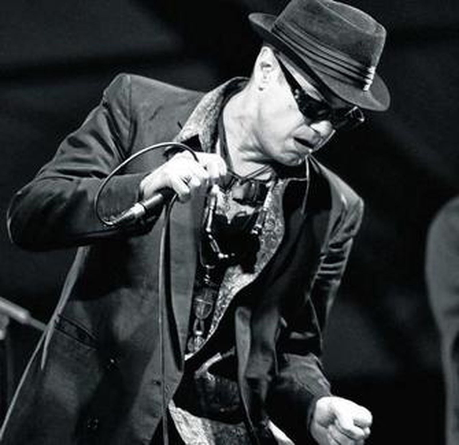 Santiago Auserón metido en la piel de Juan Perro.