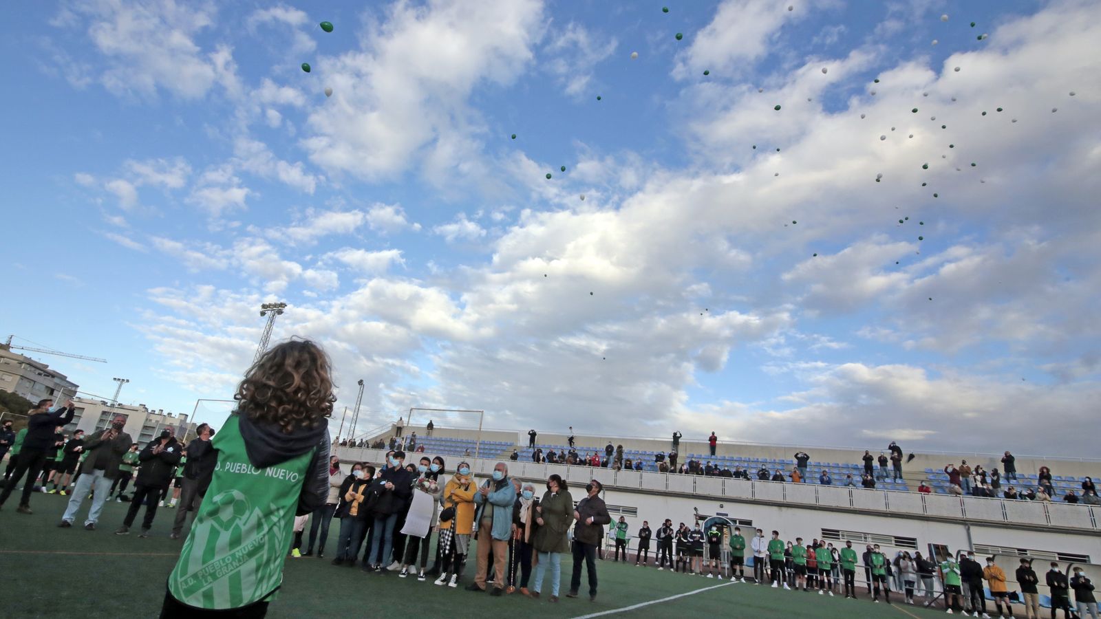 Emotivo homenaje de todo el Pueblo Nuevo a su entrenador