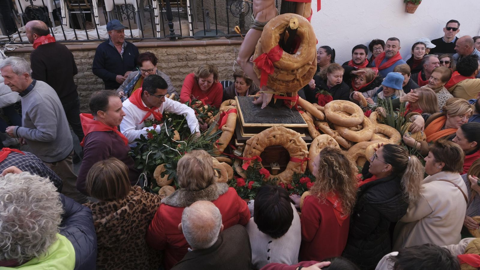 Procesión de San Sebastián y tirada de roscos en Lubrín, en imágenes