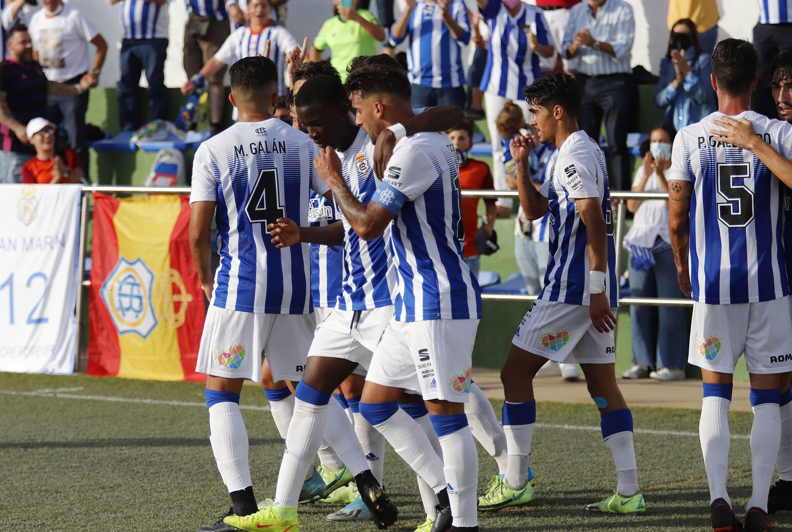 Imágenes del encuentro entre el Conil y el Recreativo de Huelva