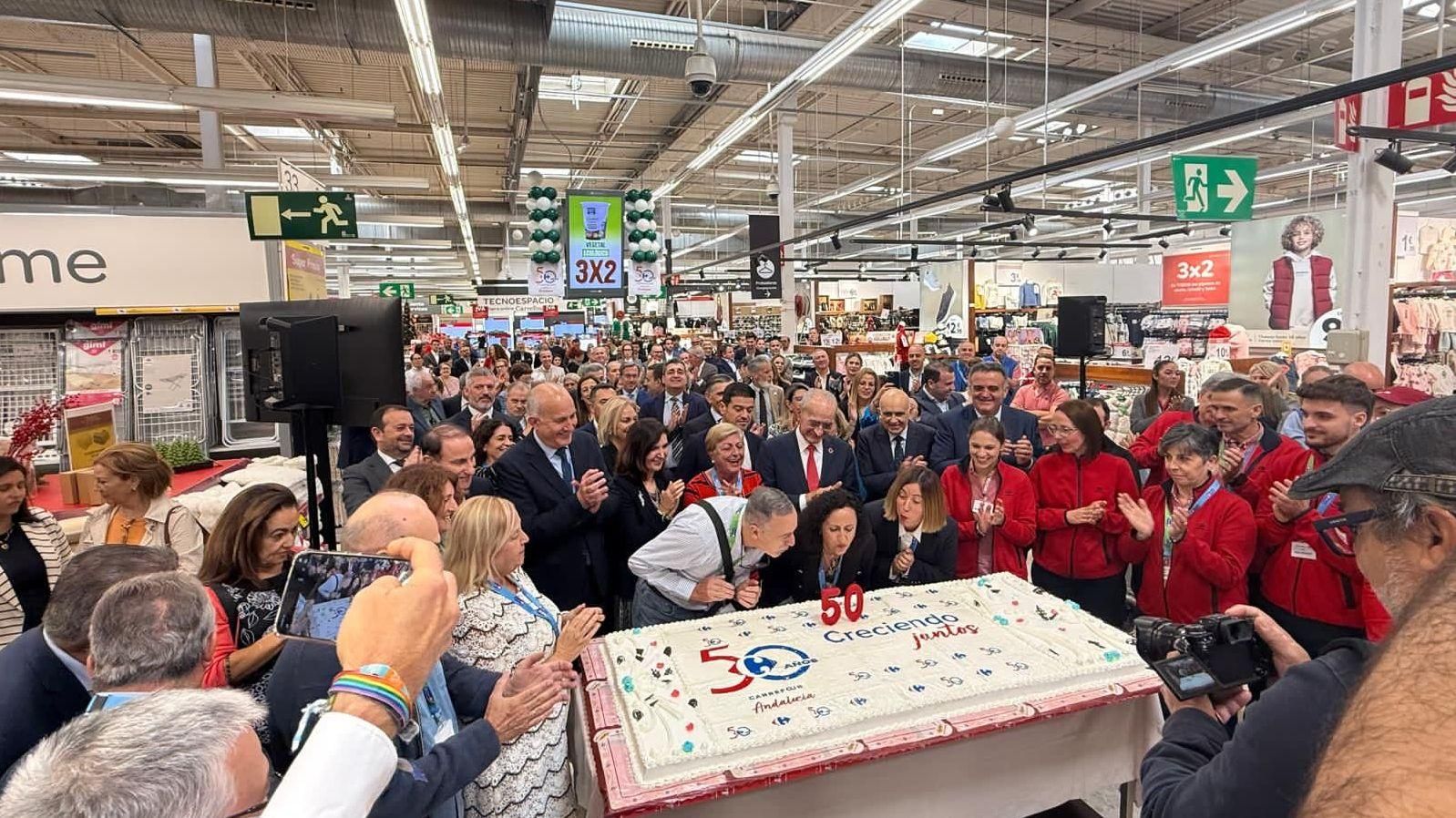 Cumple medio siglo Carrefour Los Patios, en Málaga, que fue el primero de Andalucía