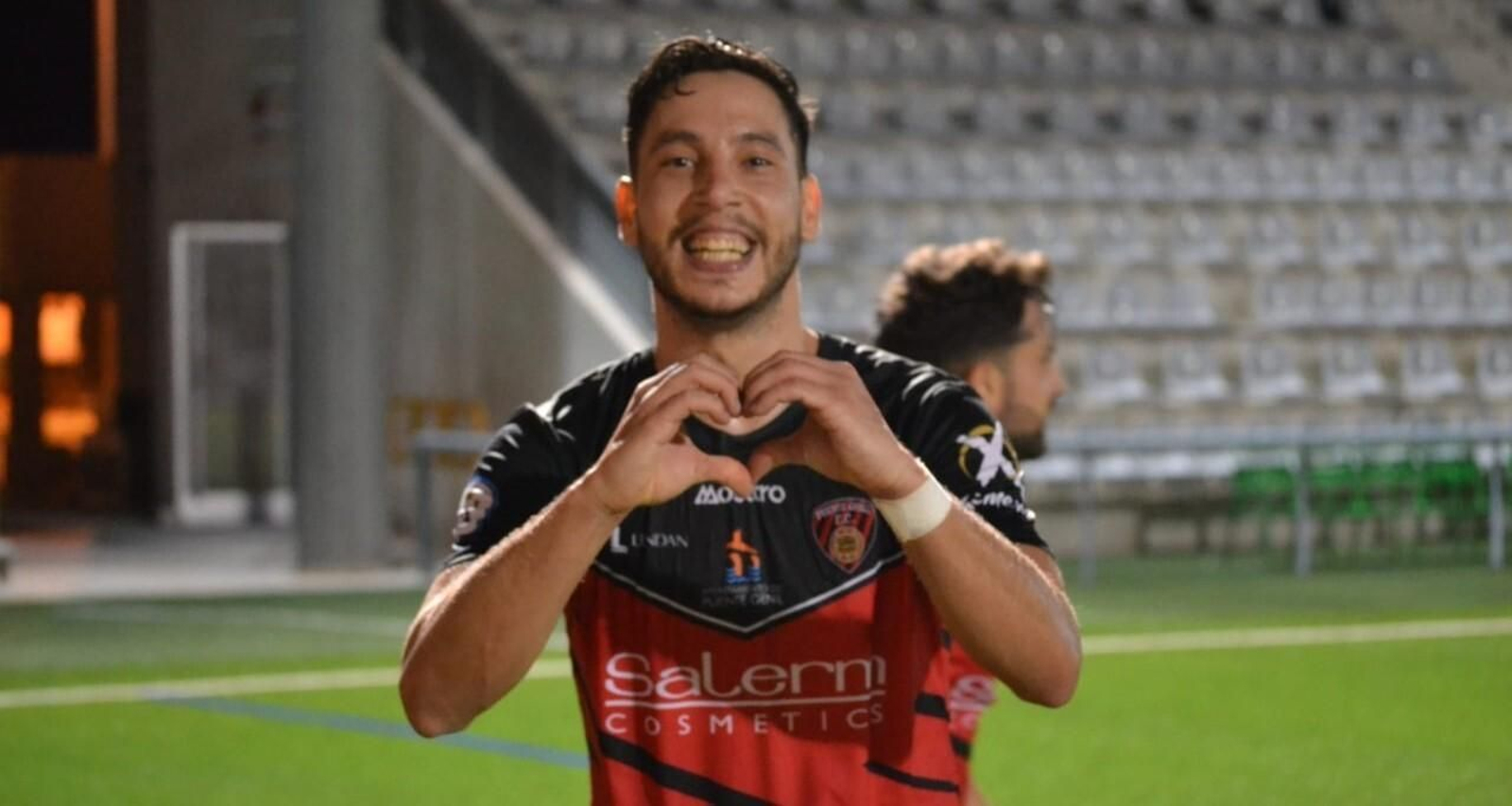 Ezequiel Lamarca celebra un gol el curso pasado con el Salerm Puente Genil.