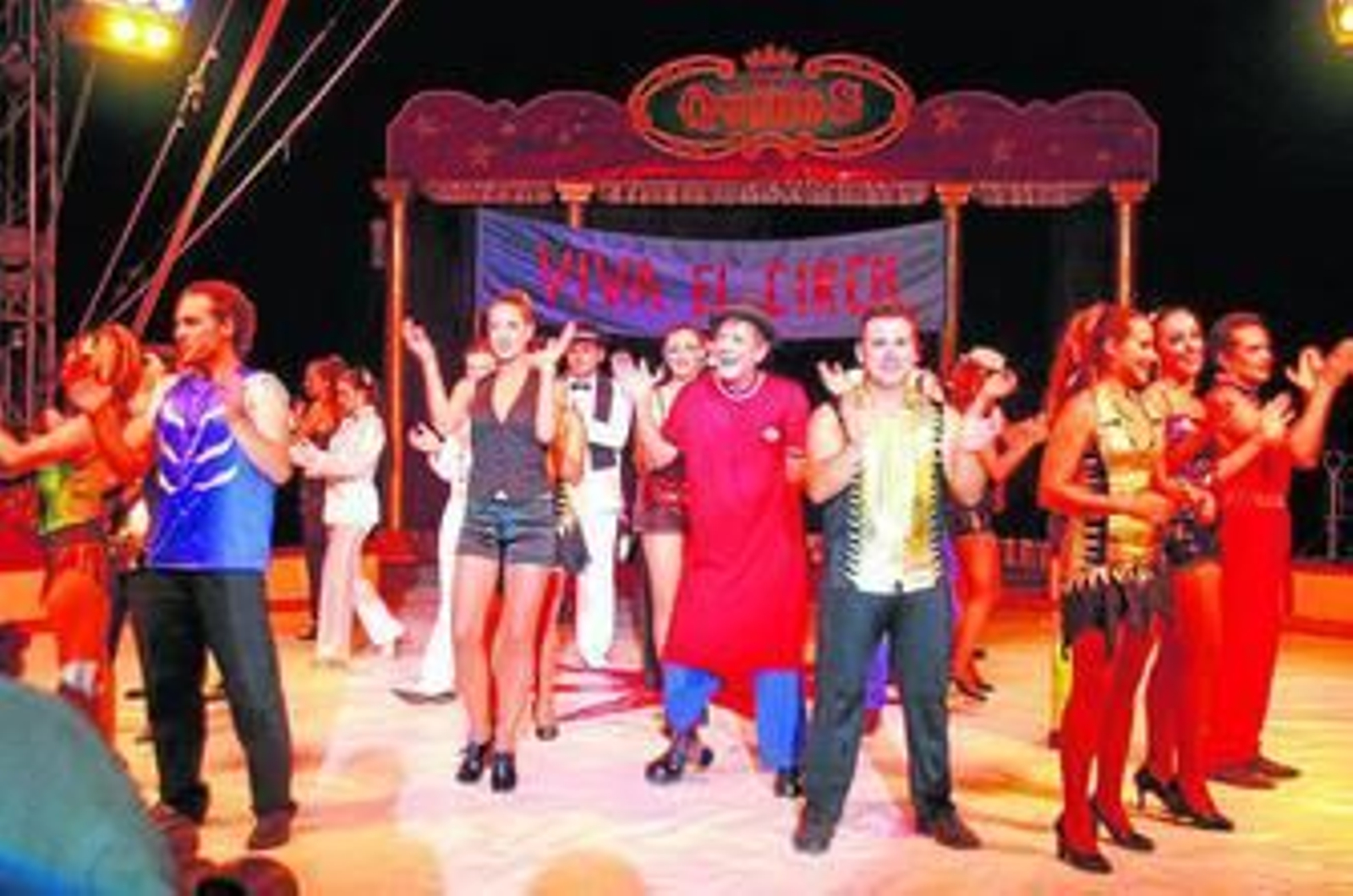 El Circo Quirós, al finalizar la actuación.