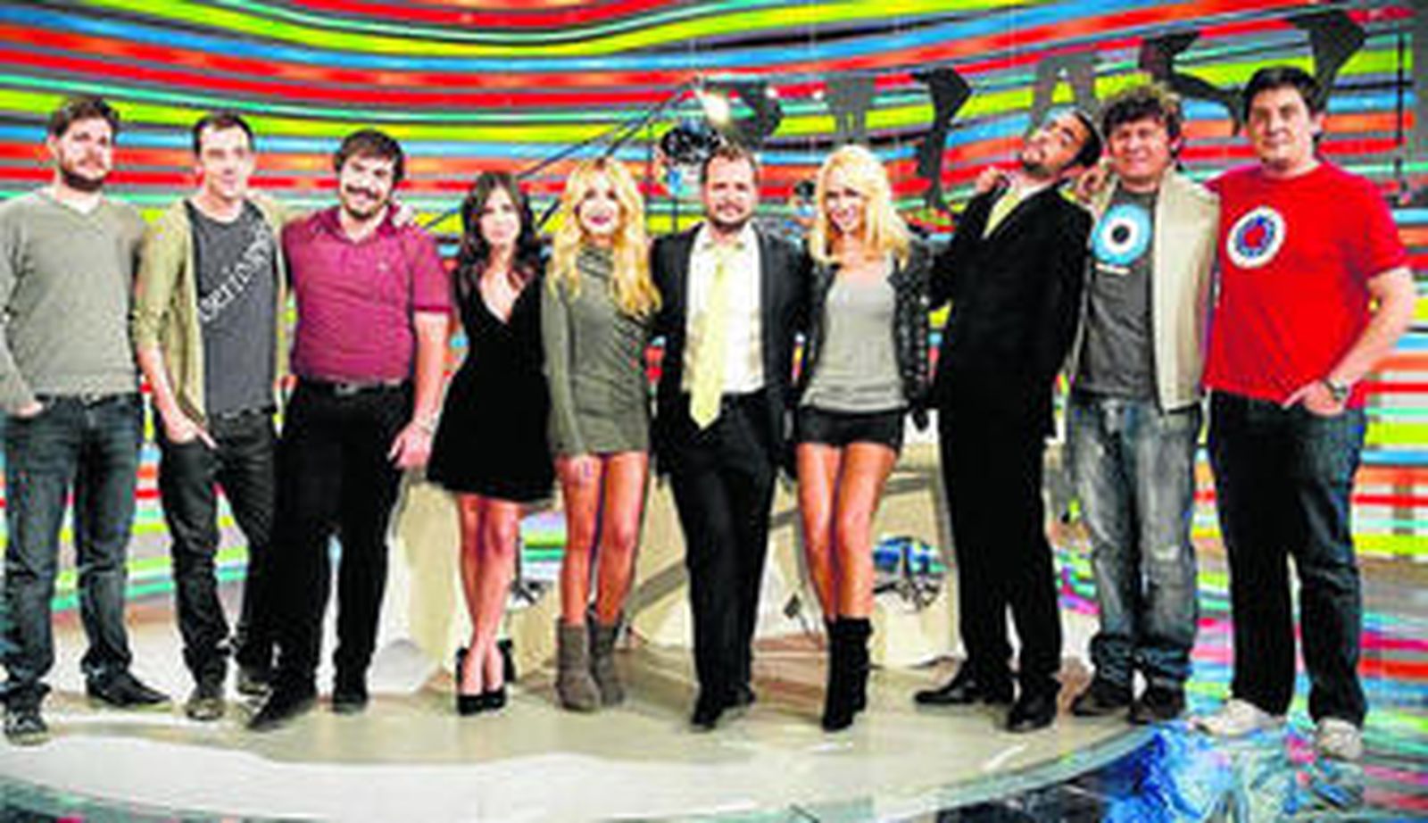 Foto de familia de 'Sé lo que hicisteis' en la despedida a Ángel Martín.