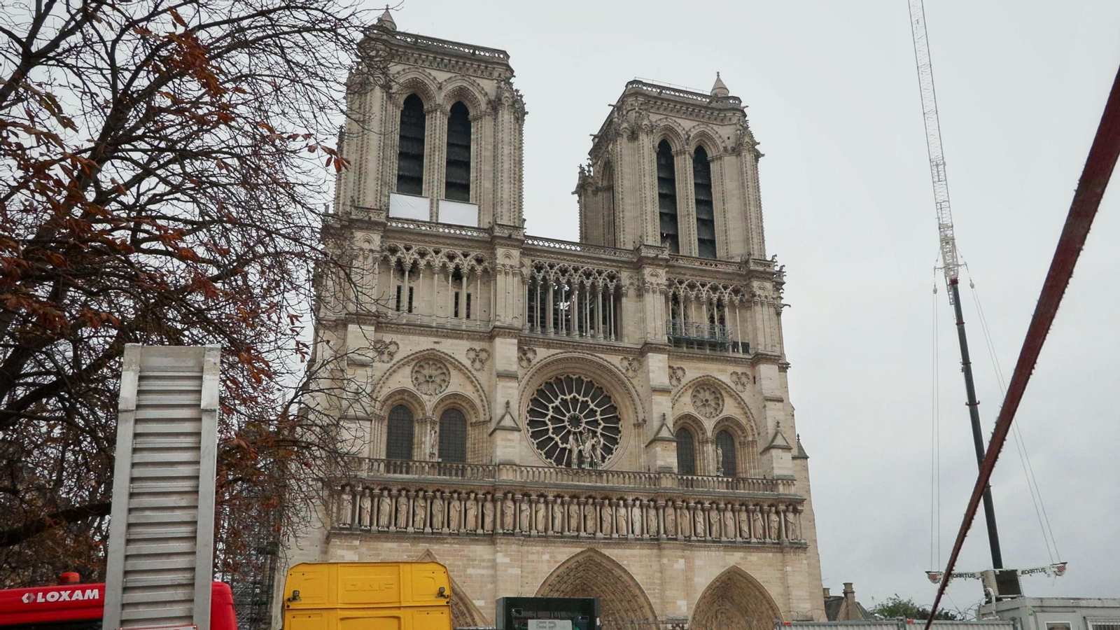 Exterior de la Catedral de Notre Dame en el tramo final de sus obras