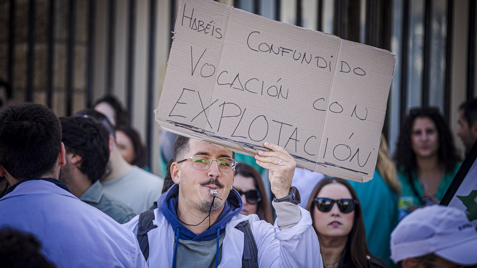 Las imágenes de la manifestación de médicos durante su tercer día de huelga en Cádiz