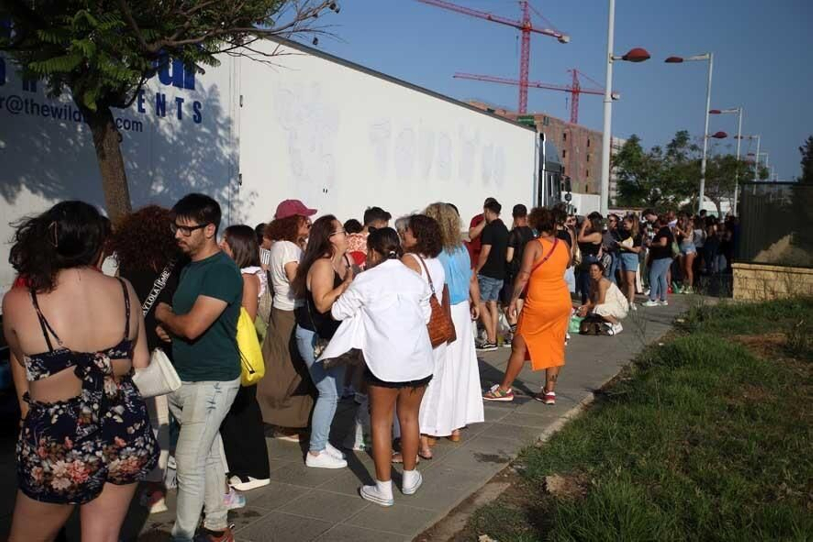 Imágenes del ambiente previo al concierto de Manuel Carrasco en Huelva