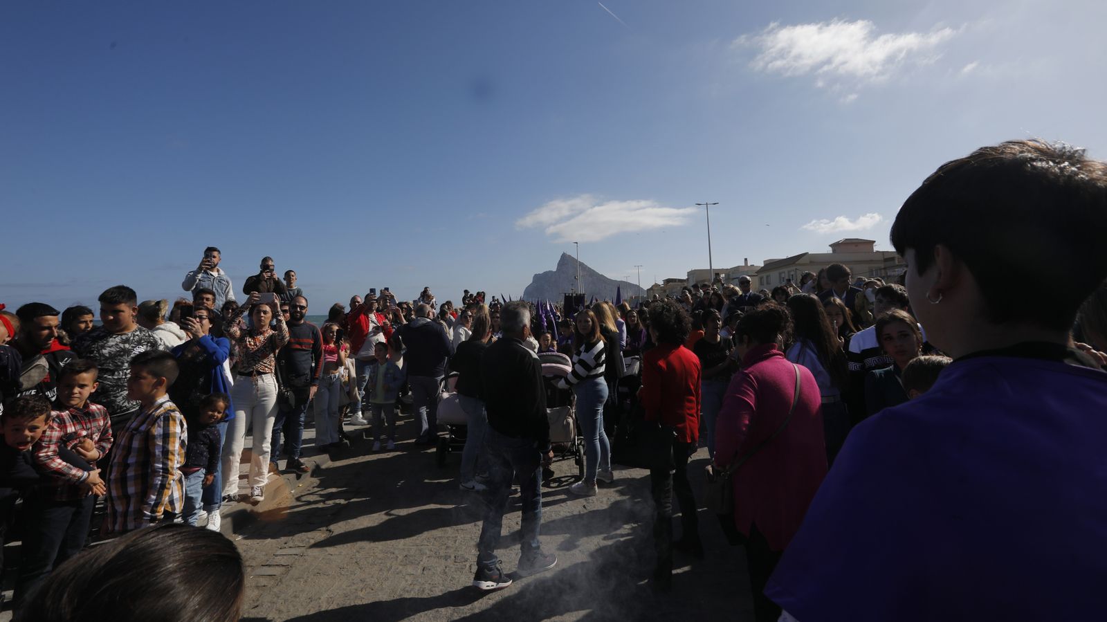 Las fotos del Viernes Santo en la Línea:  Cristo del Mar y Luz y Esperanza Nuestra, Soledad y Santo Entierro, Cristo del Amor y Misericordia y Amargura