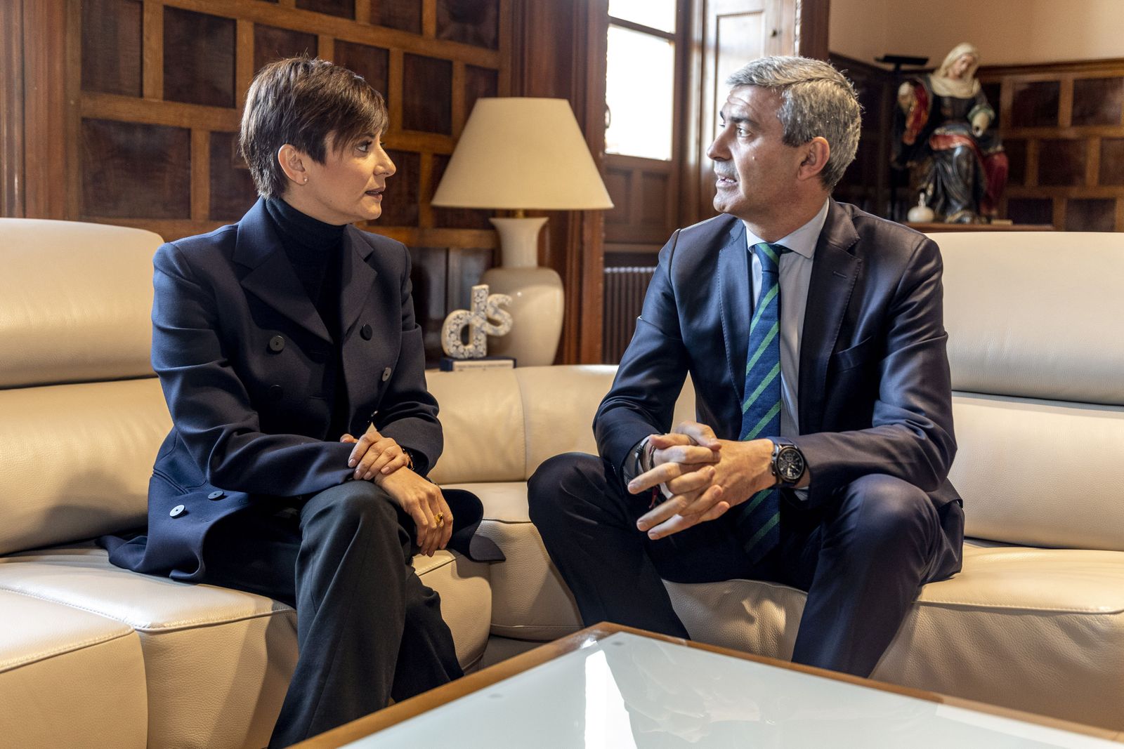 Isabel Rodríguez se reúne con el presidente de la Diputación de Toledo, Álvaro Gutiérrez.